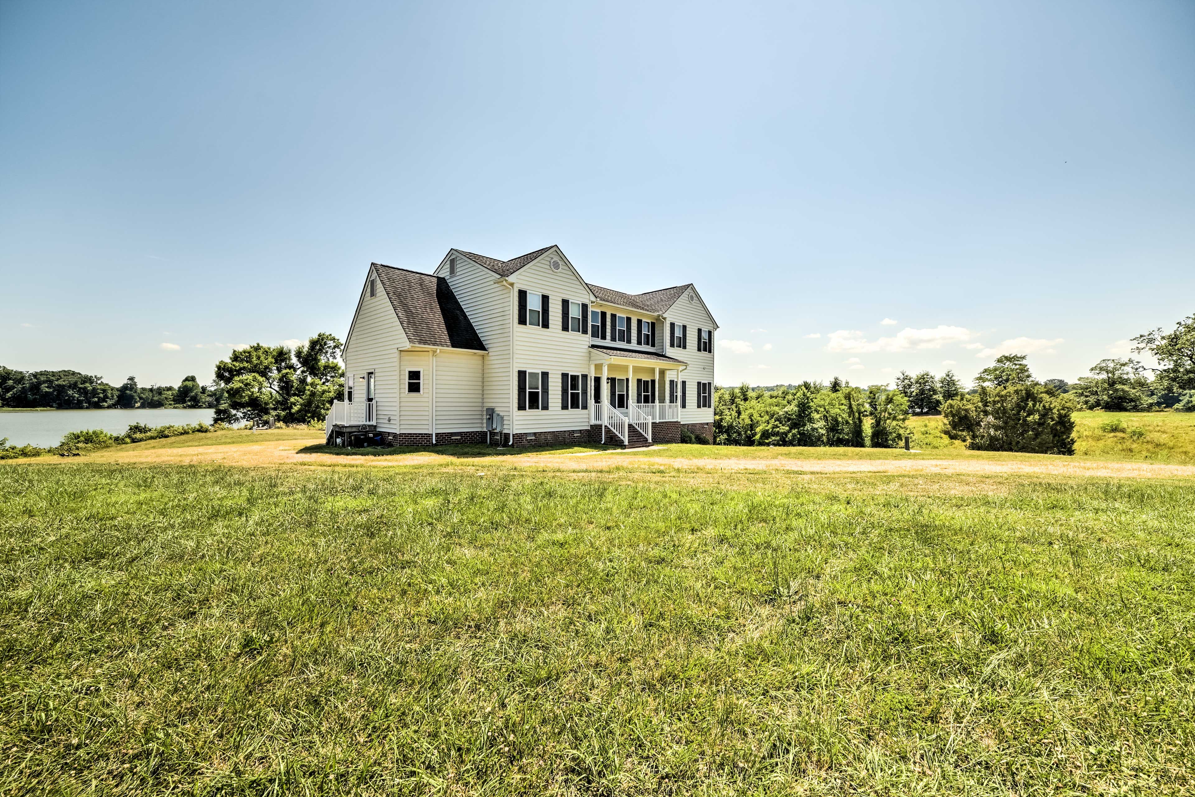 Montross Vacation Rental | 4BR | 2.5BA | 3,200 Sq Ft | Steps to Access