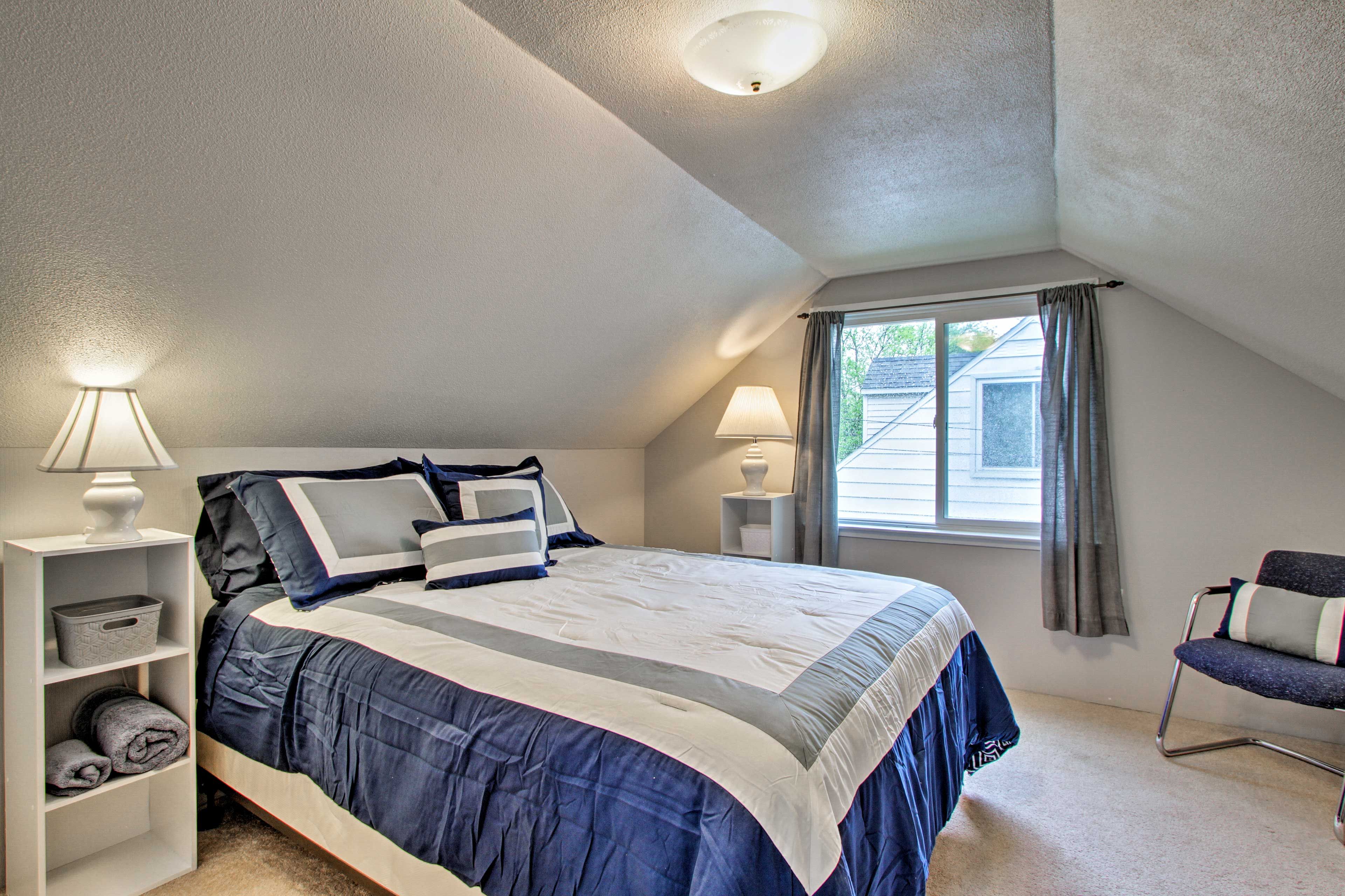 Bedroom 3 | Queen Bed