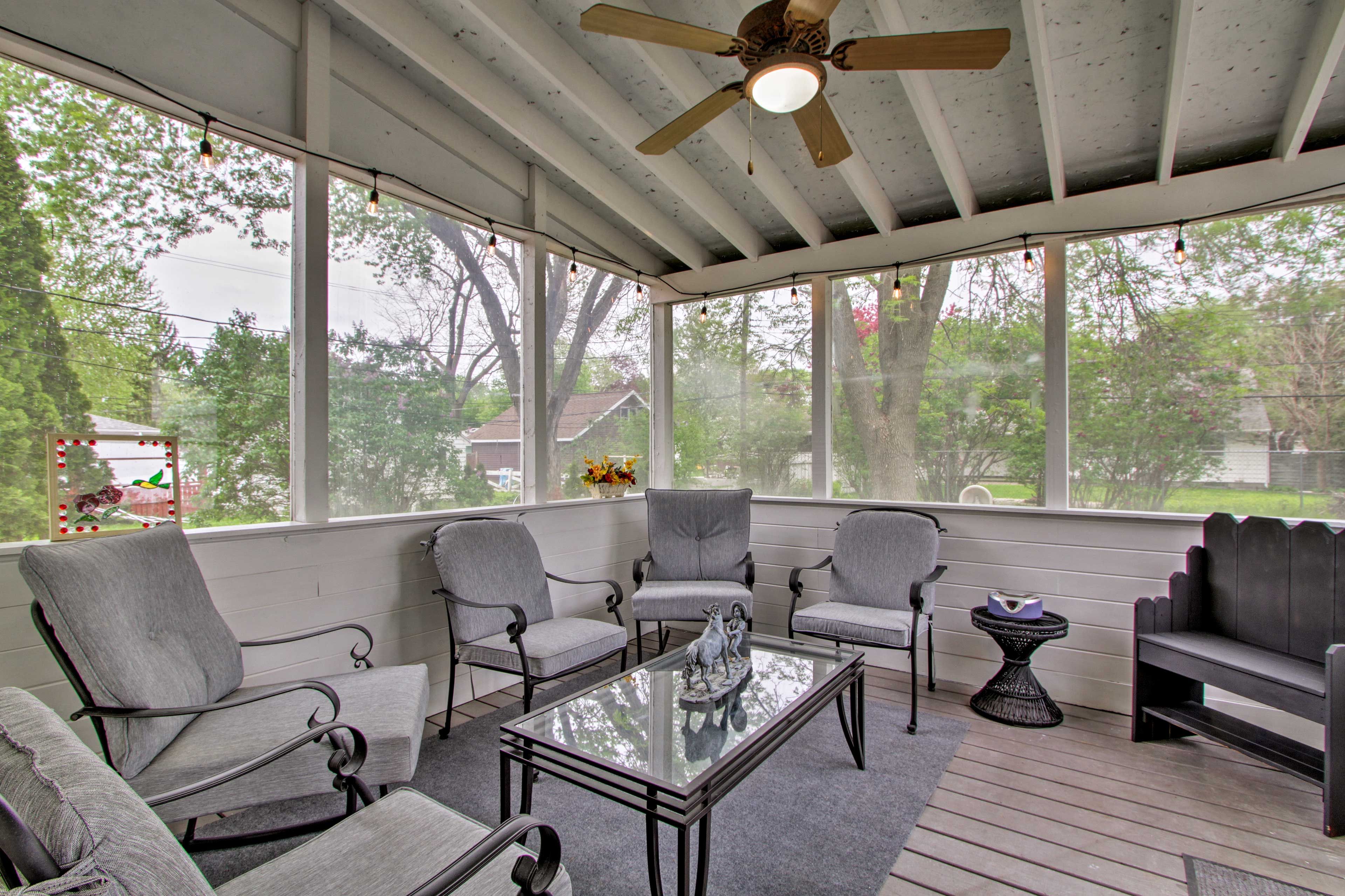 Screened Porch | Outdoor Furniture
