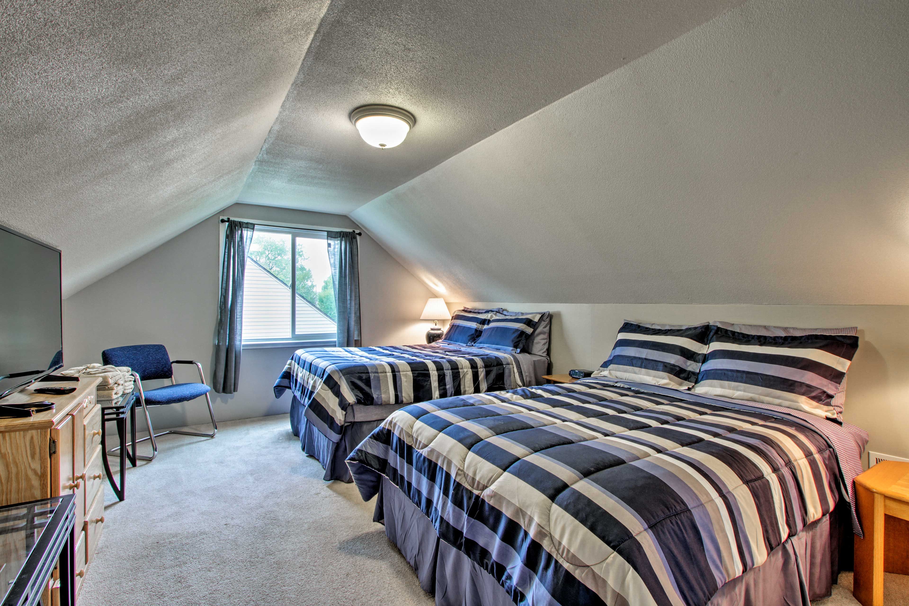 Bedroom 4 | 2 Queen Beds