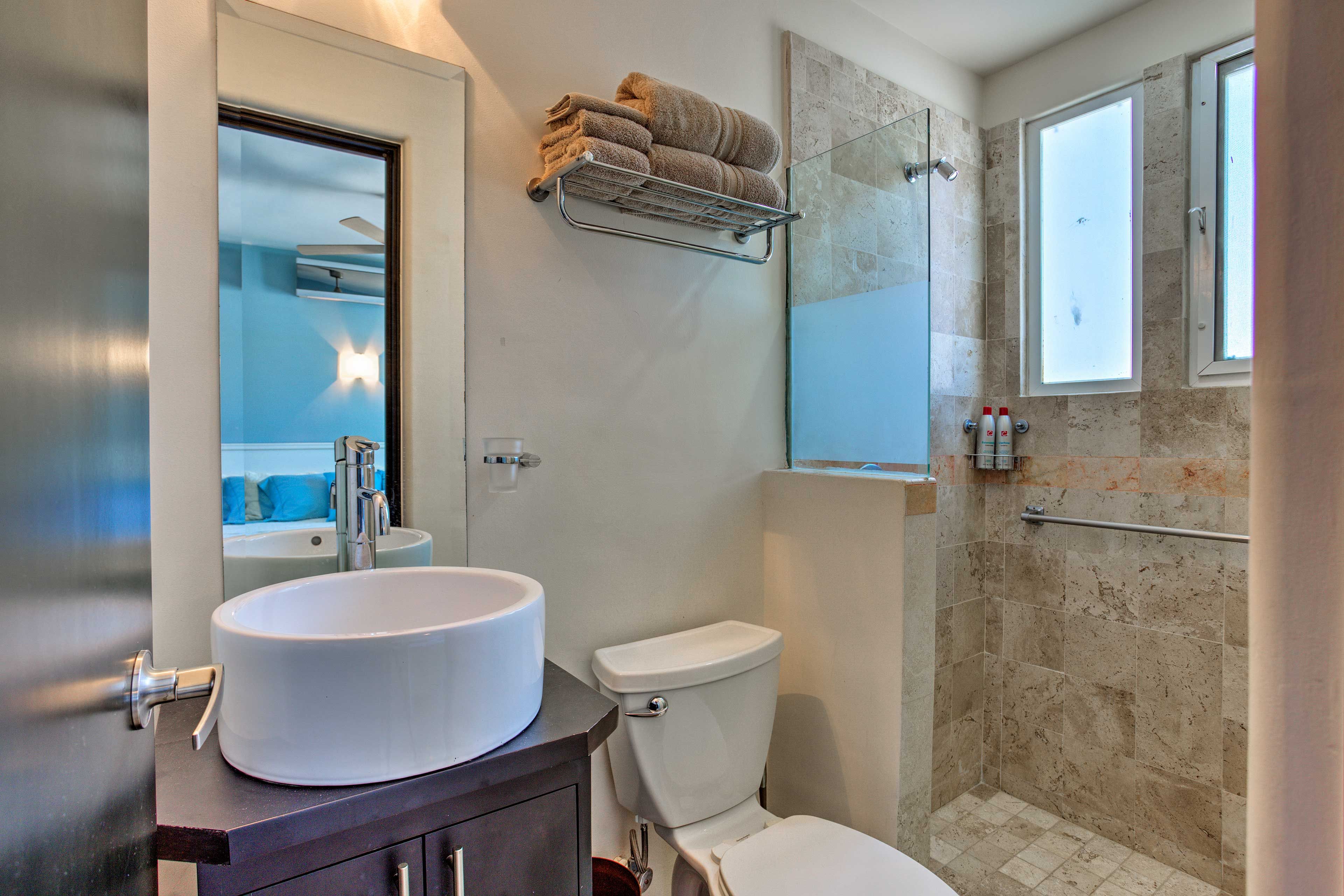 Each bedroom has an en-suite bath!