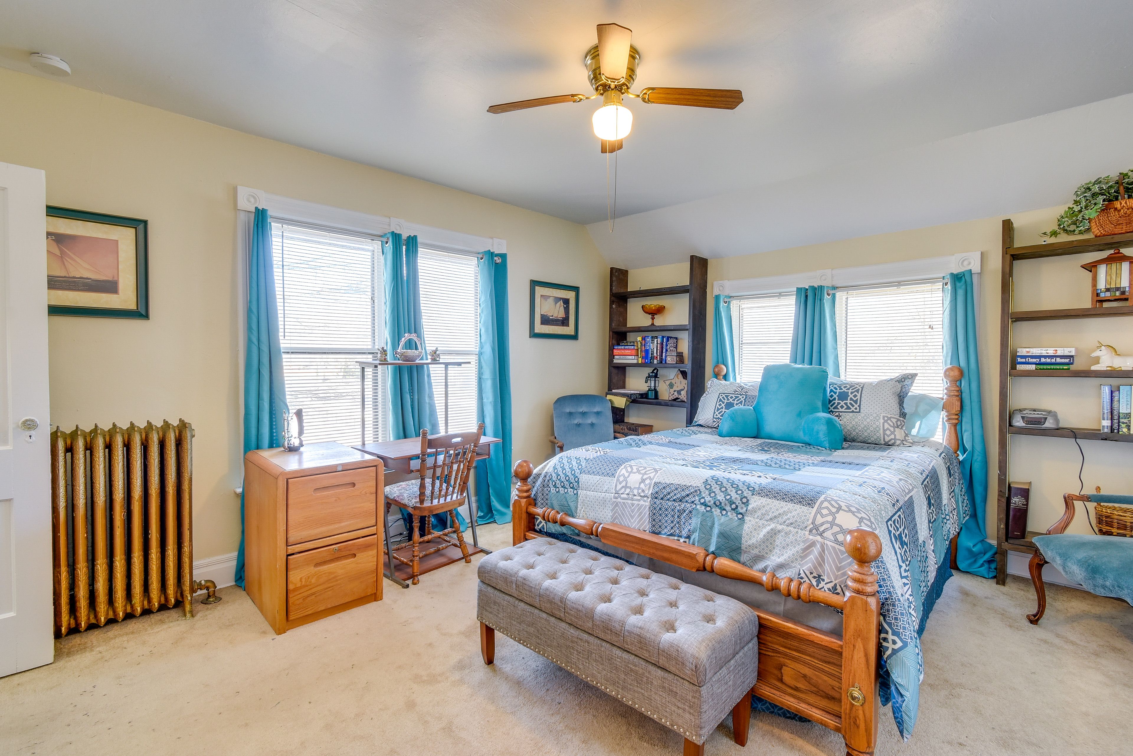 Bedroom 1 | Queen Bed