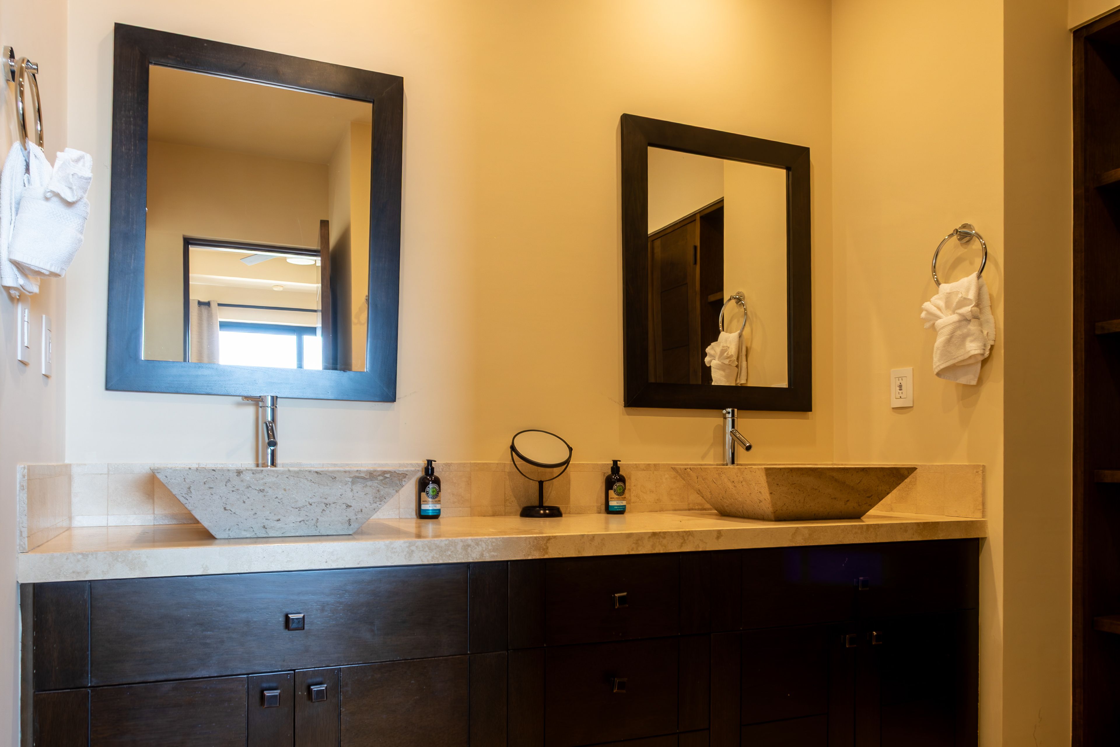 Full Bathroom | Linens/Towels Provided