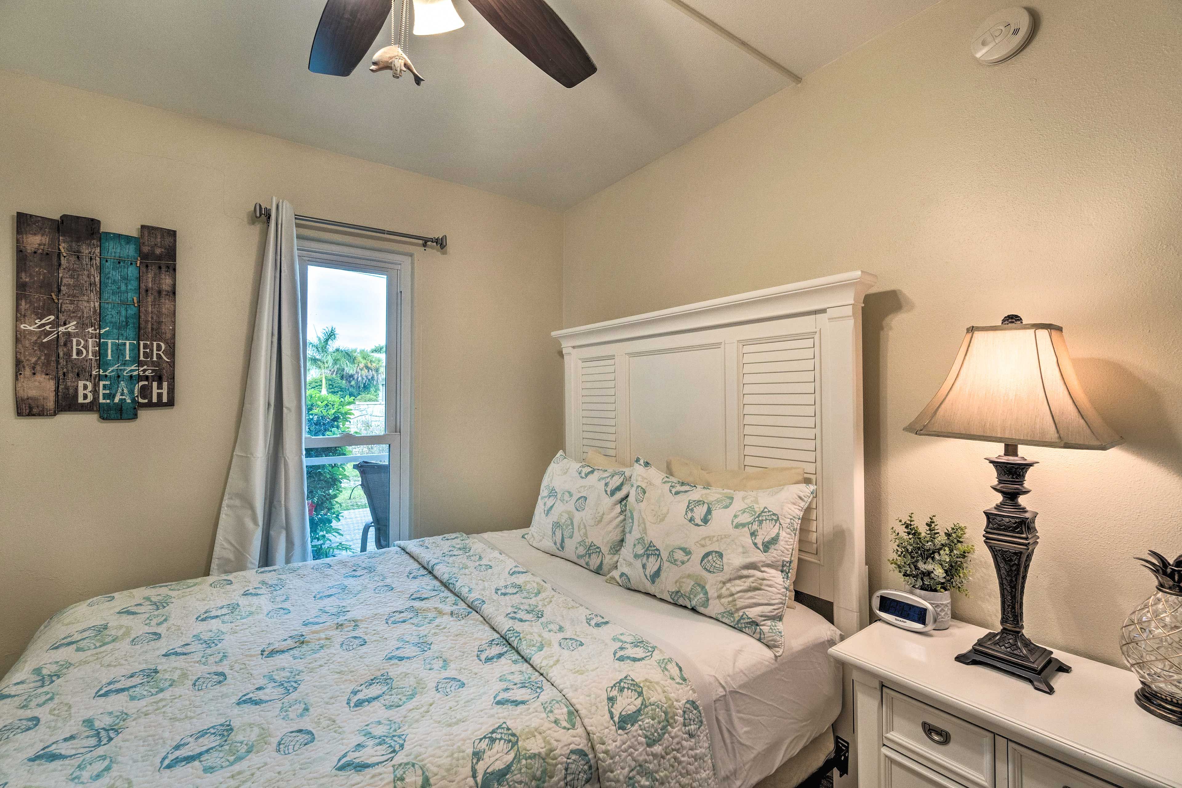 Bedroom | Queen Bed