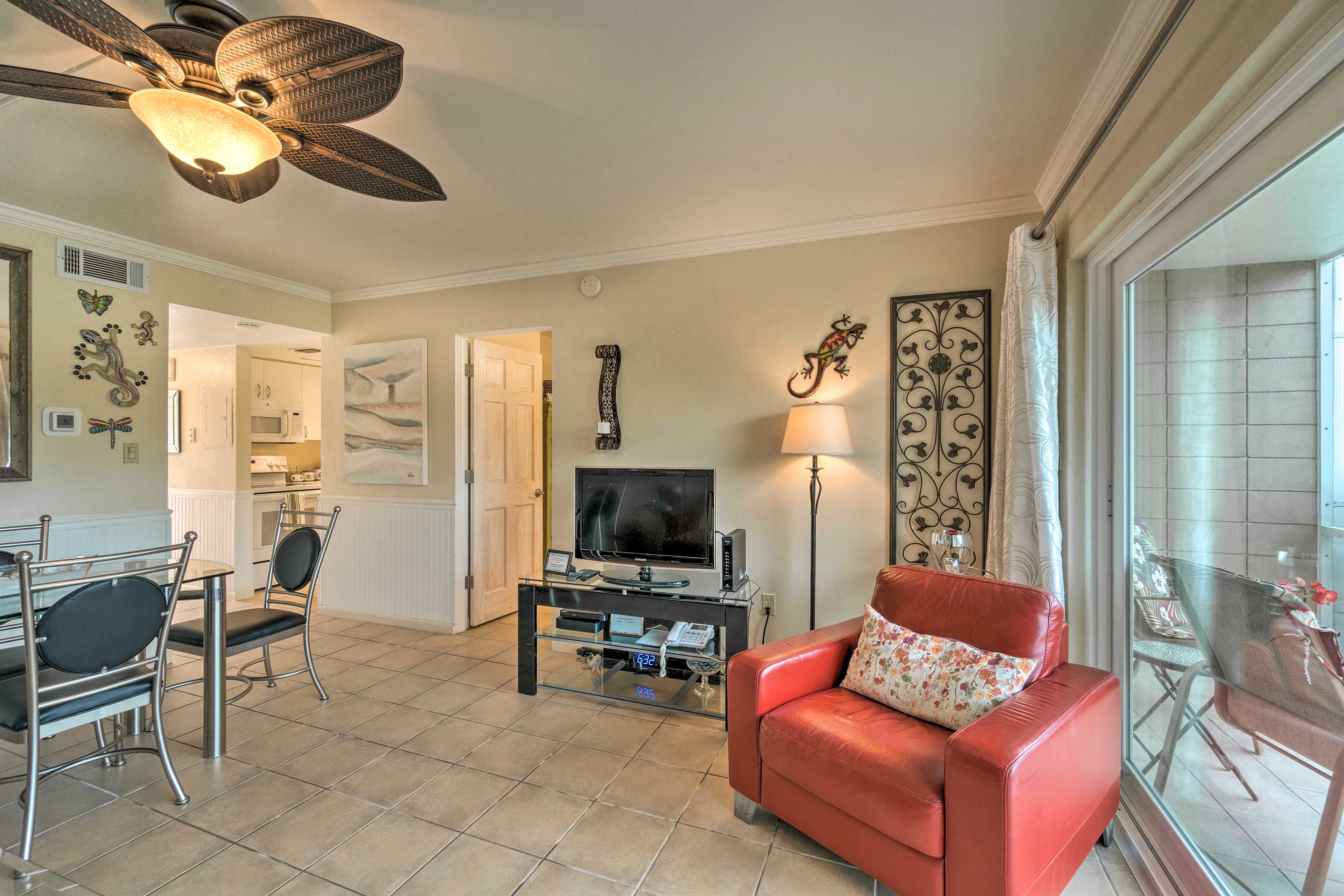 Living Room | Free WiFi (High Speed) | Central Air Conditioning