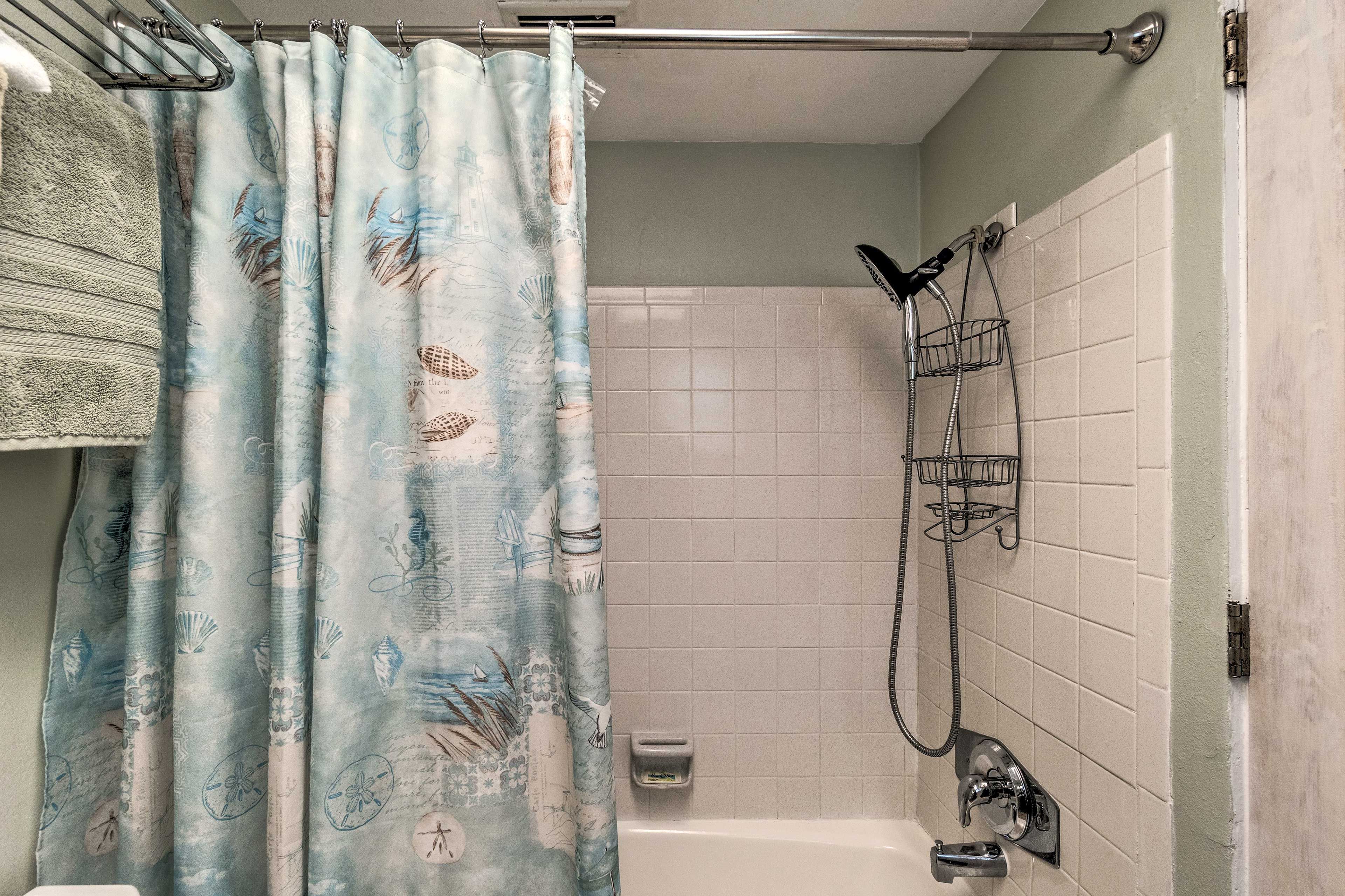 Full Bathroom | Tub/Shower Combo