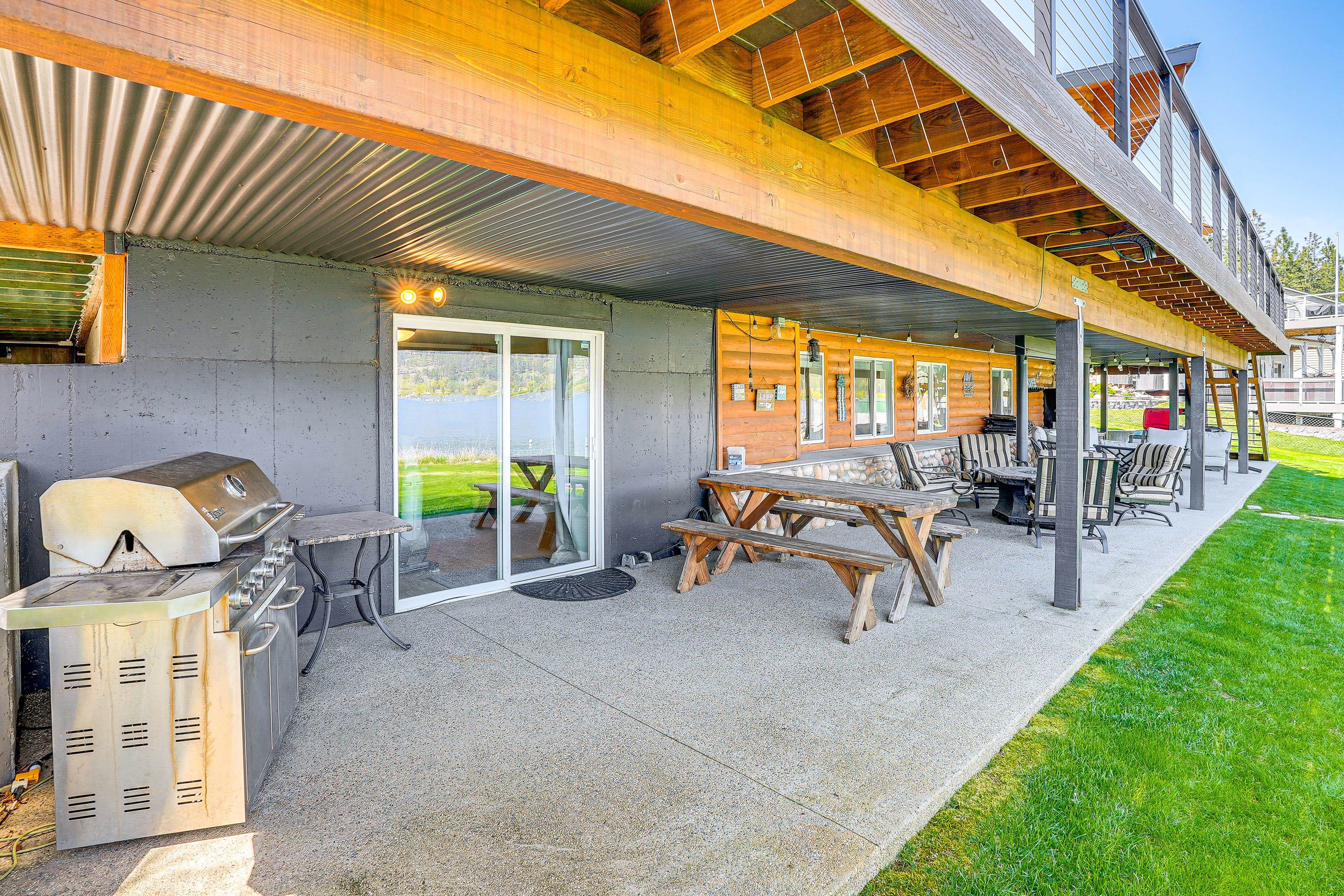 Lake View | Furnished Deck