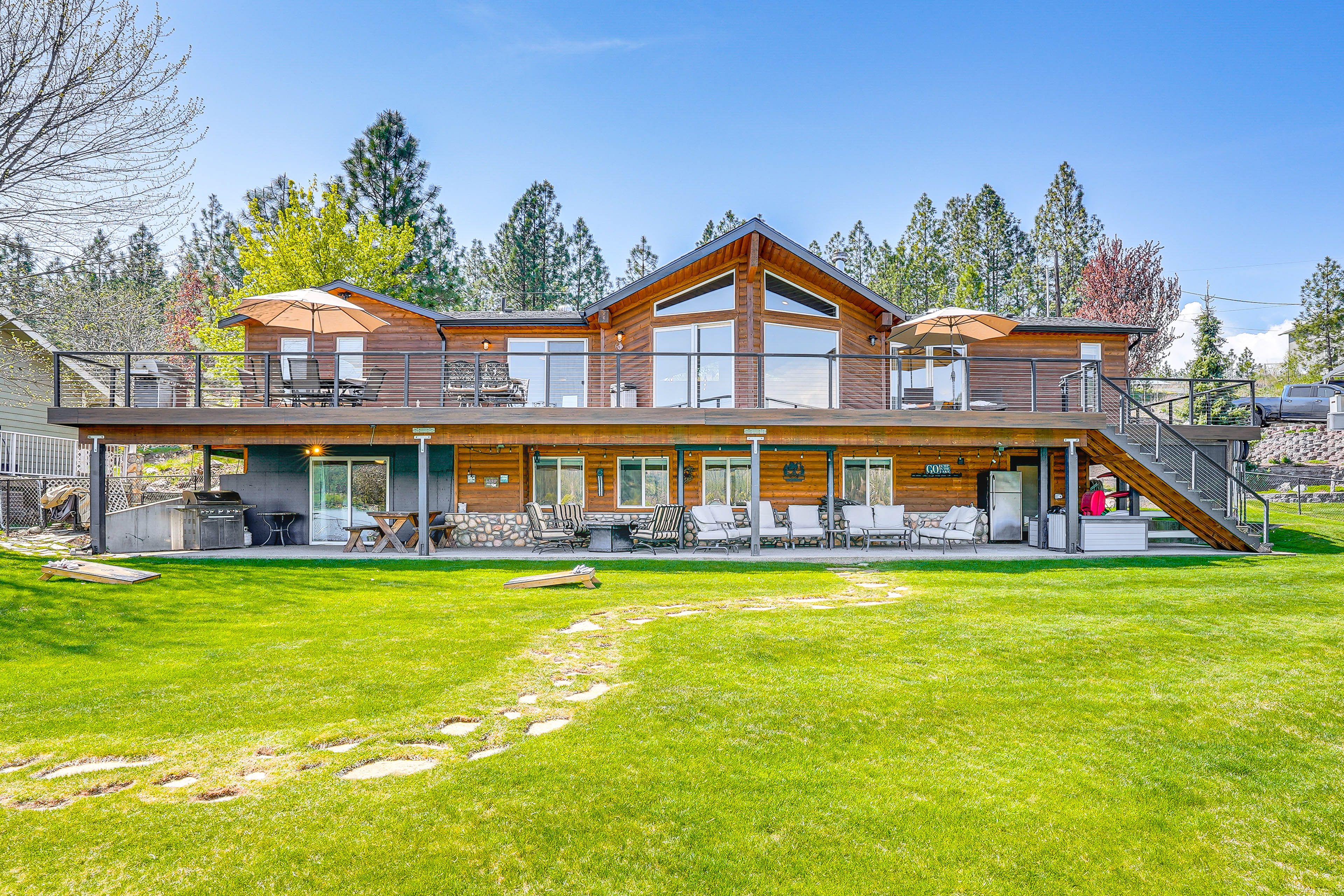 Exterior | Fire Pit | Lawn Games