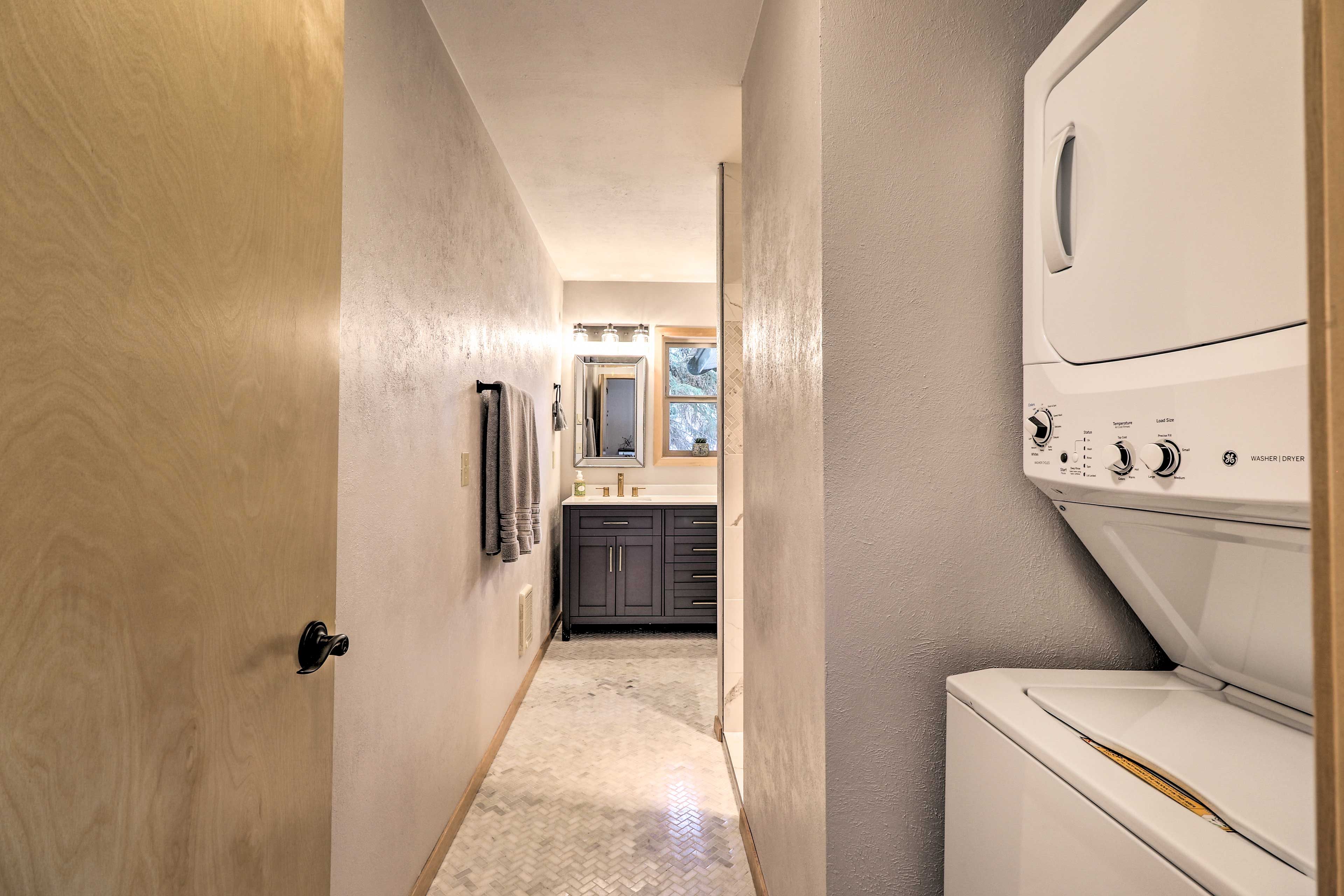 Full Bathroom | Stacked Washer/Dryer