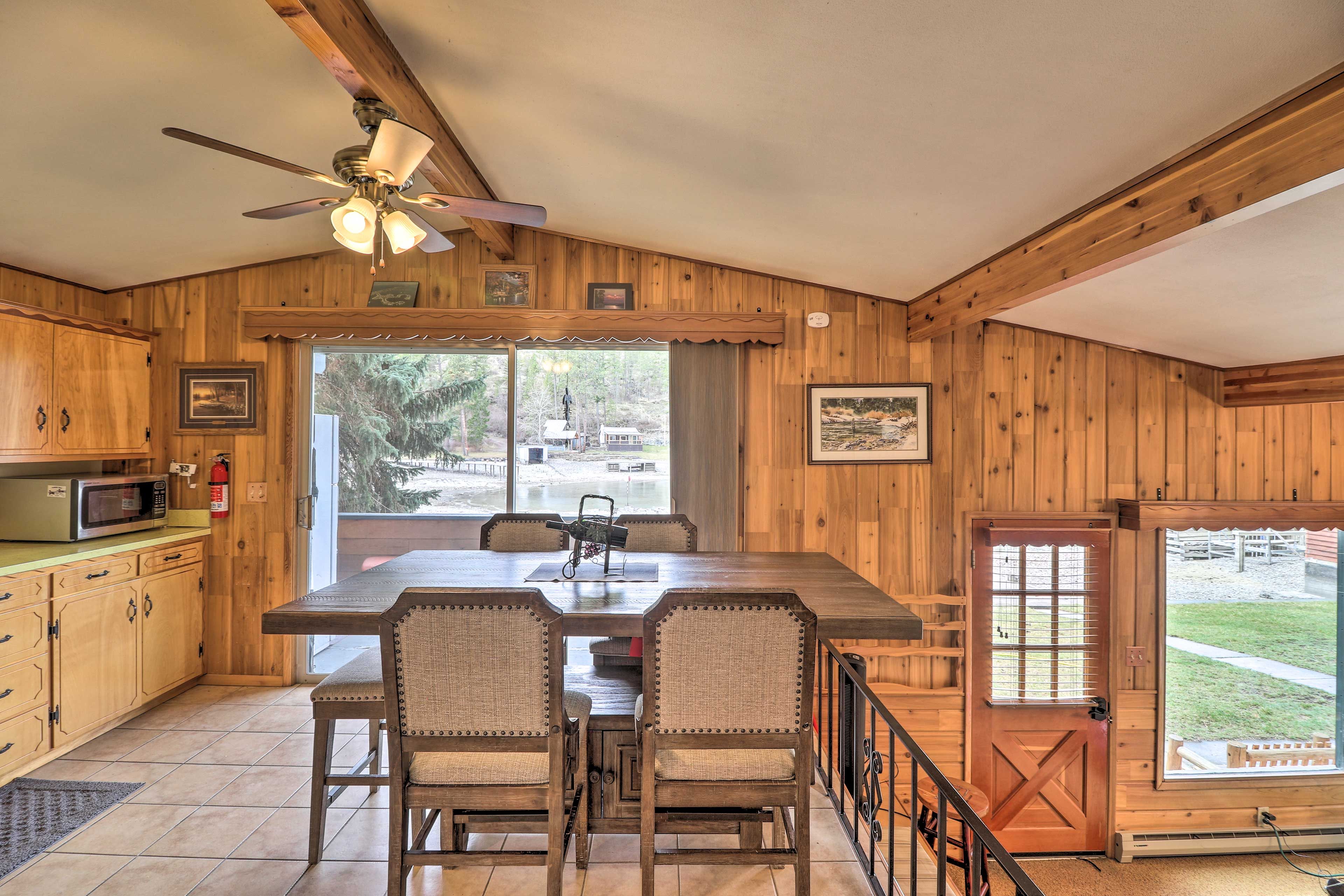 Kitchen | Dining Table