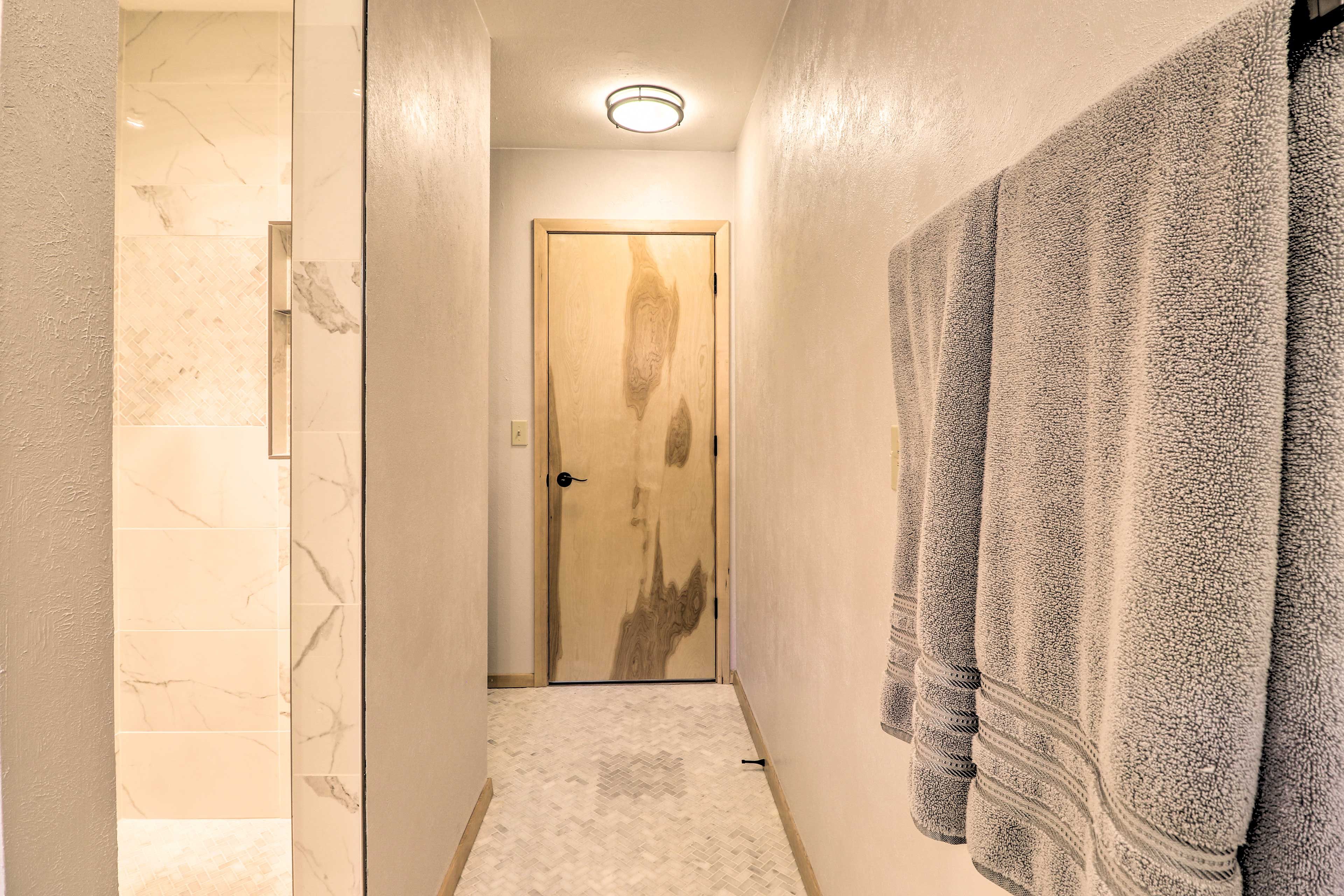 Full Bathroom | Walk-In Shower