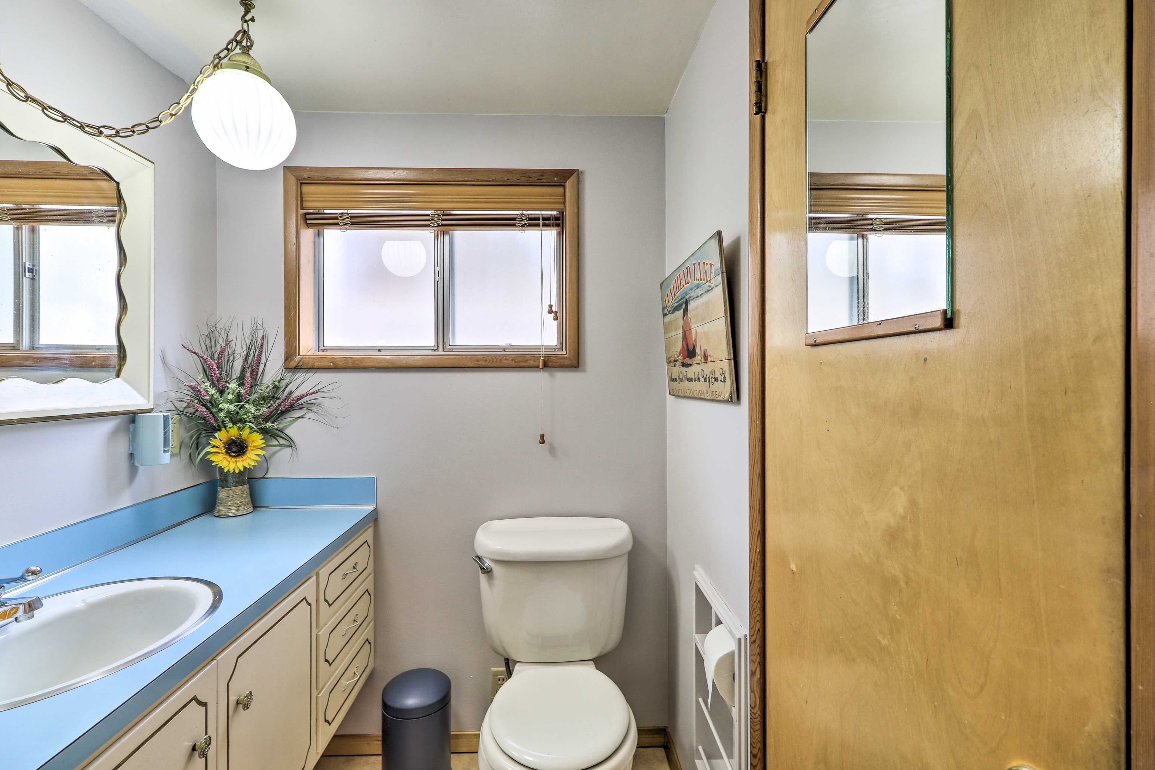 Full Bathroom | Towels Provided
