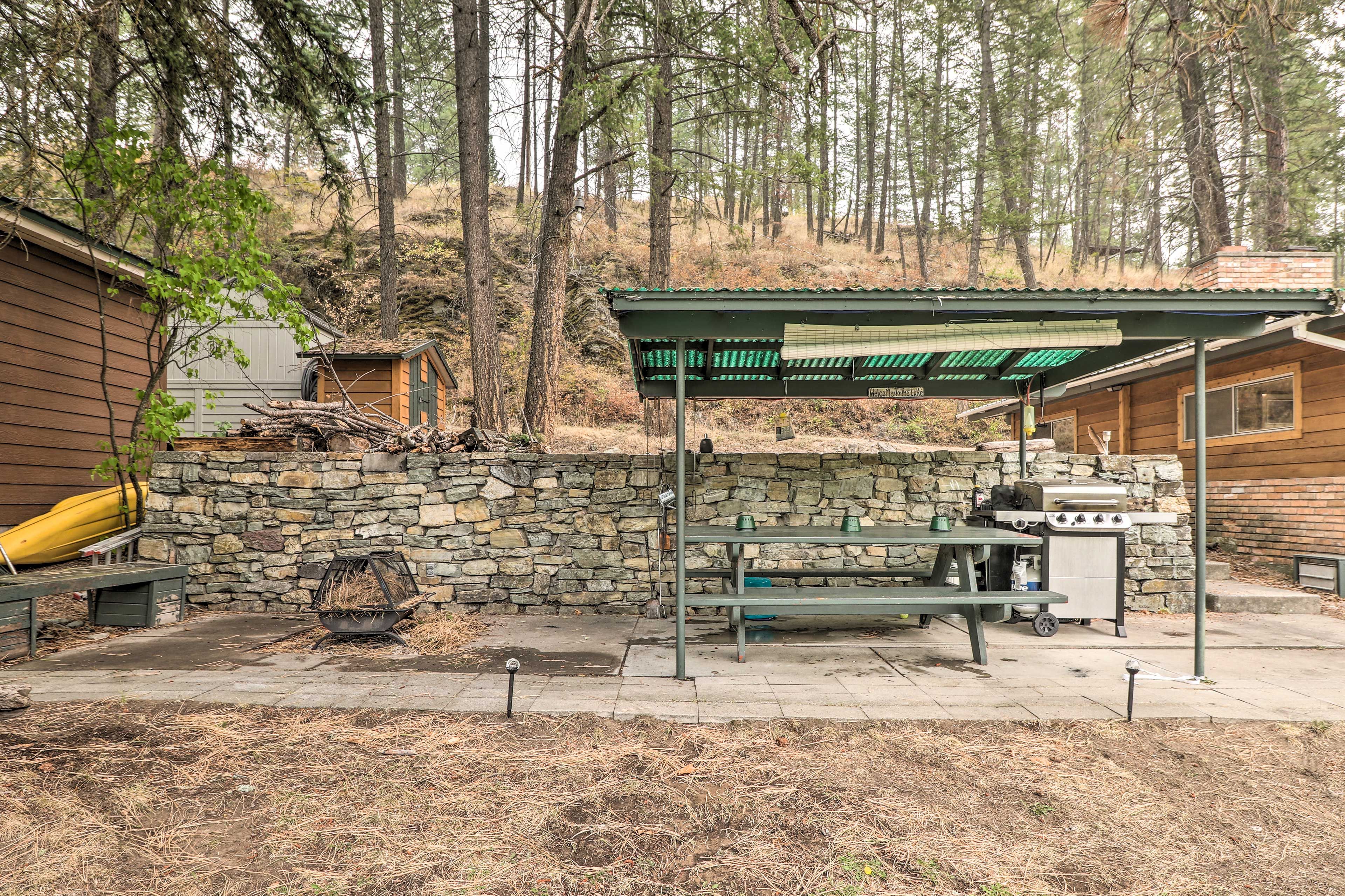 Patio | Gas Grill & Picnic Area