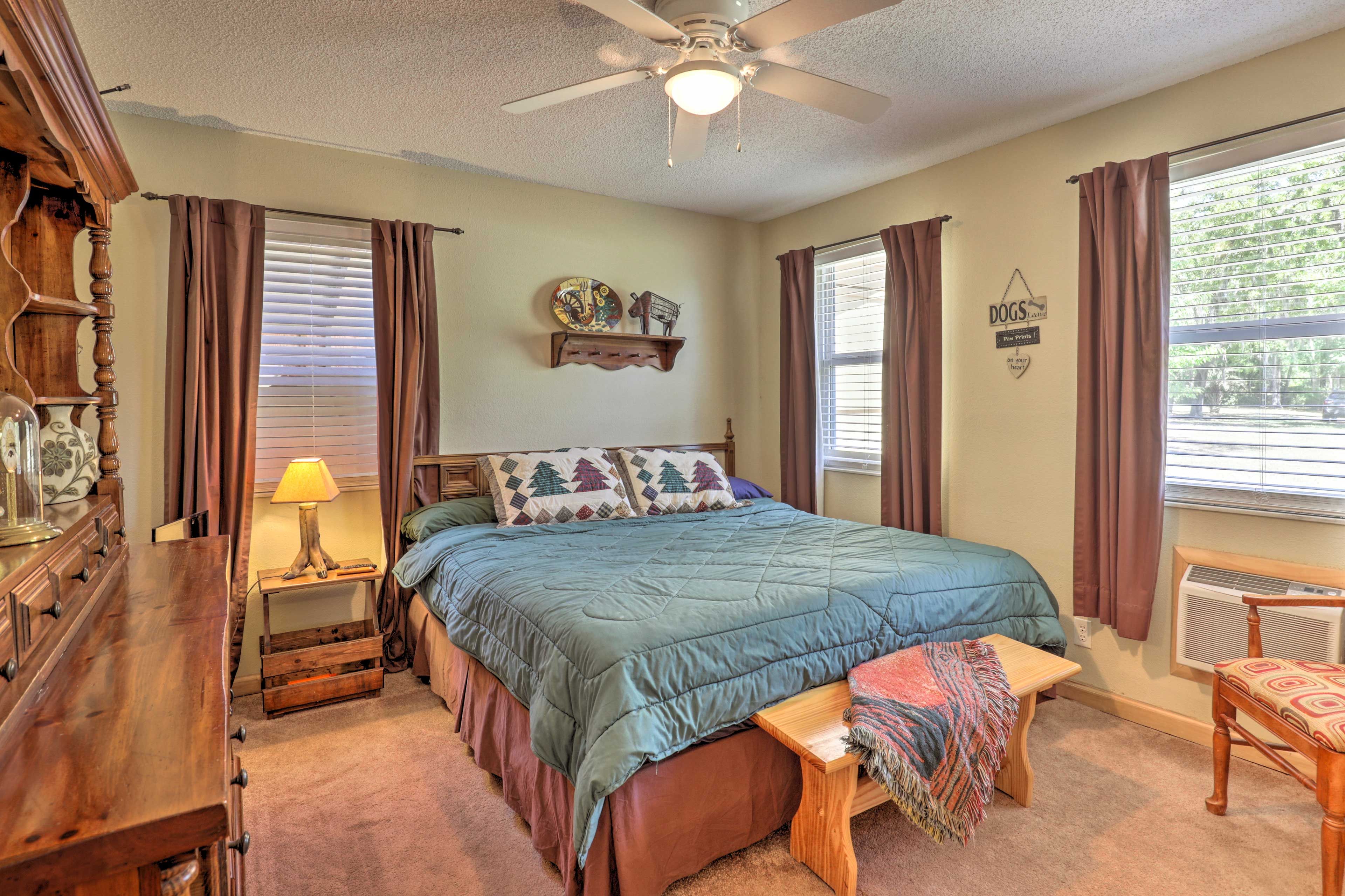Bedroom 2 | King Bed
