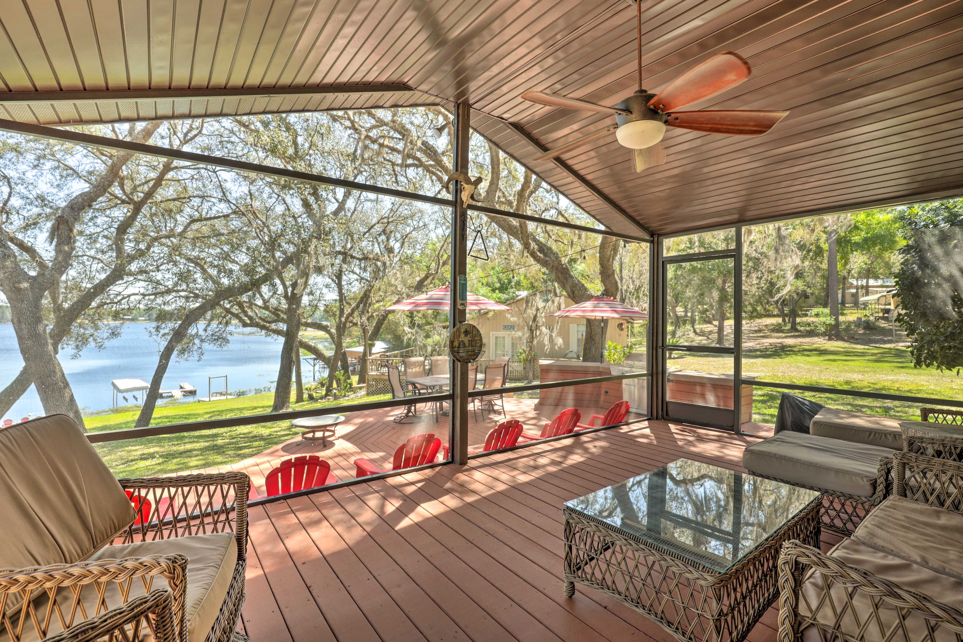Screened Porch | Lounge Furniture