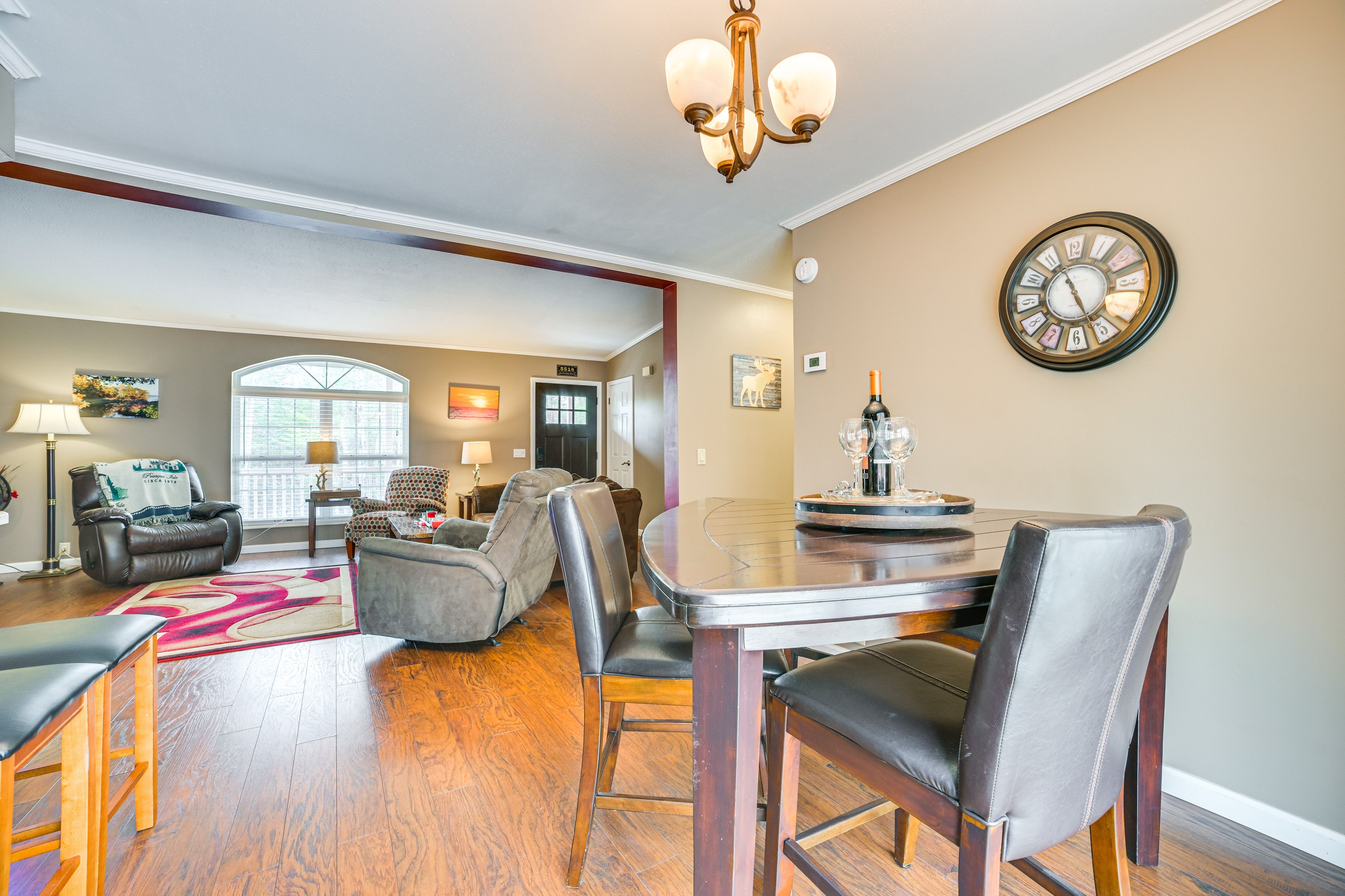 Dining Area | Dishes & Flatware Provided