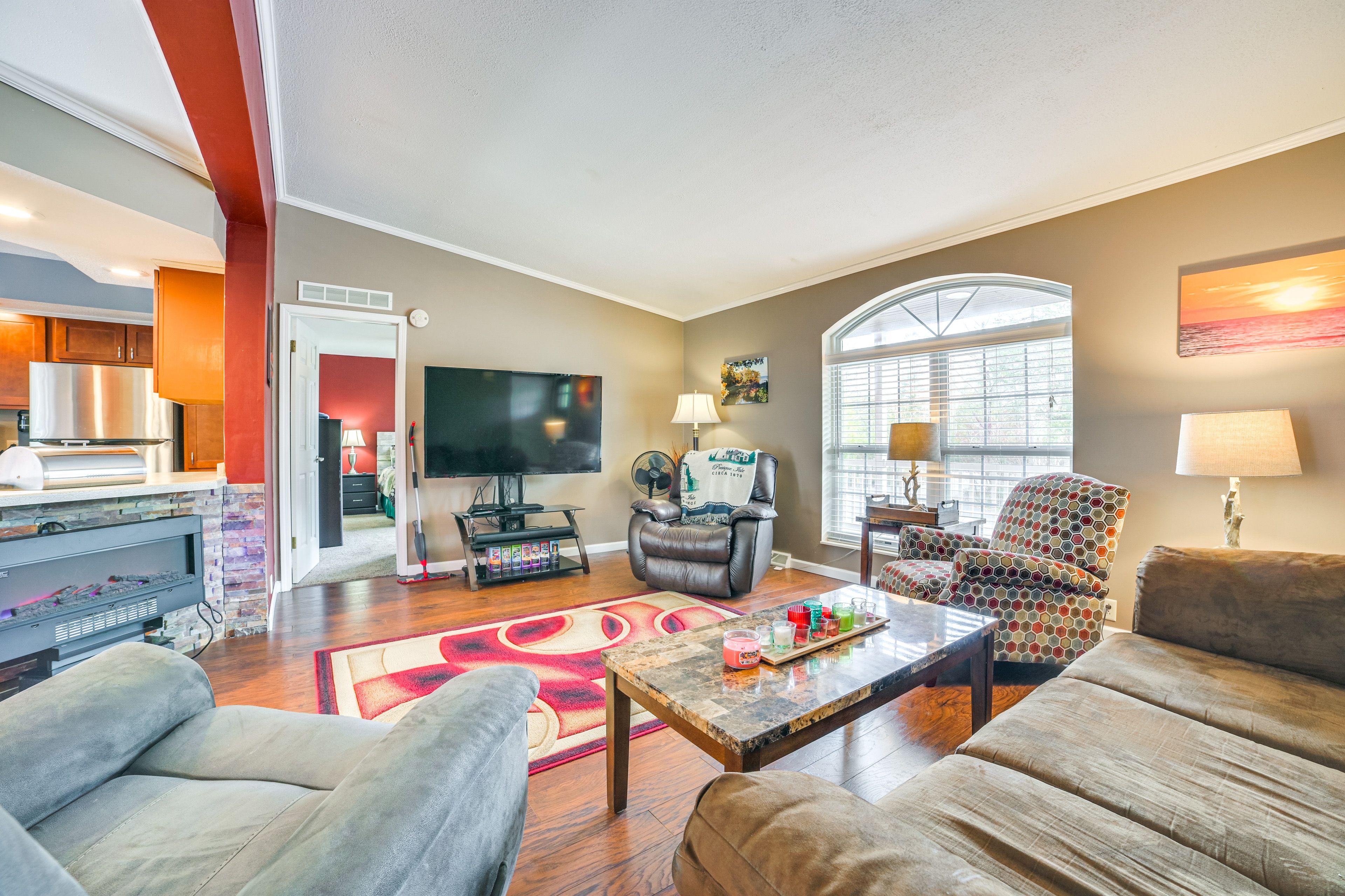 Presque Isle Harbor Home | 3BR | 2BA | 1,425 Sq Ft | Few Steps to Enter