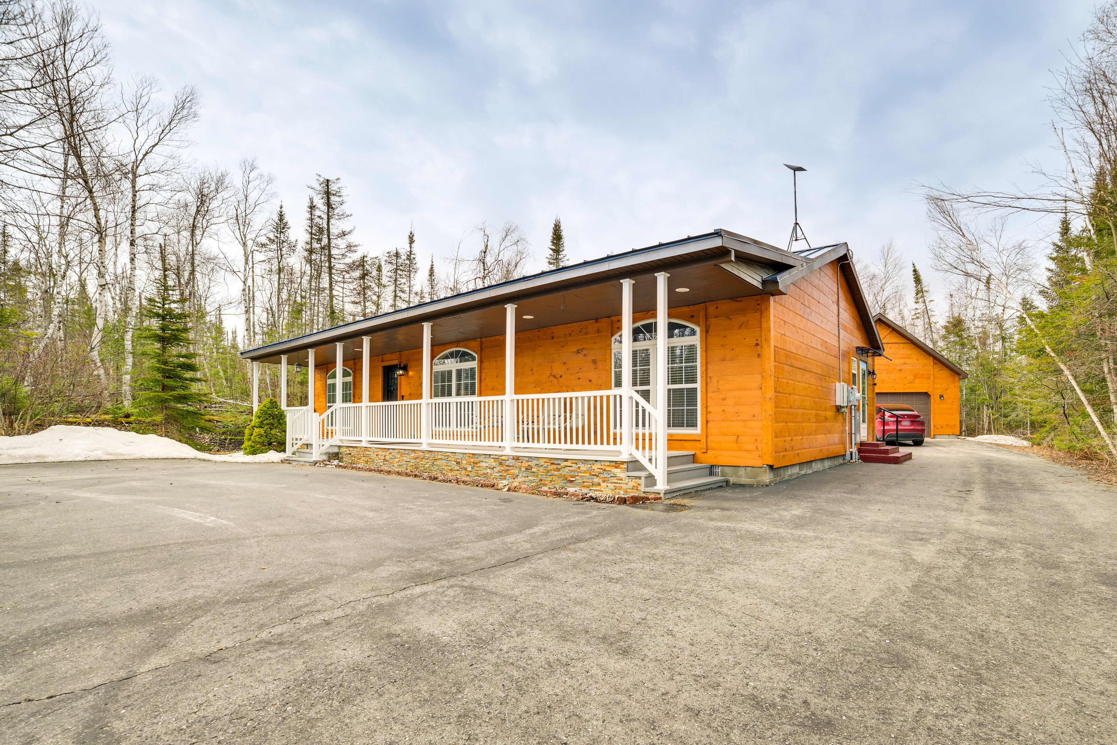 Ample Driveway Parking | EV Charger