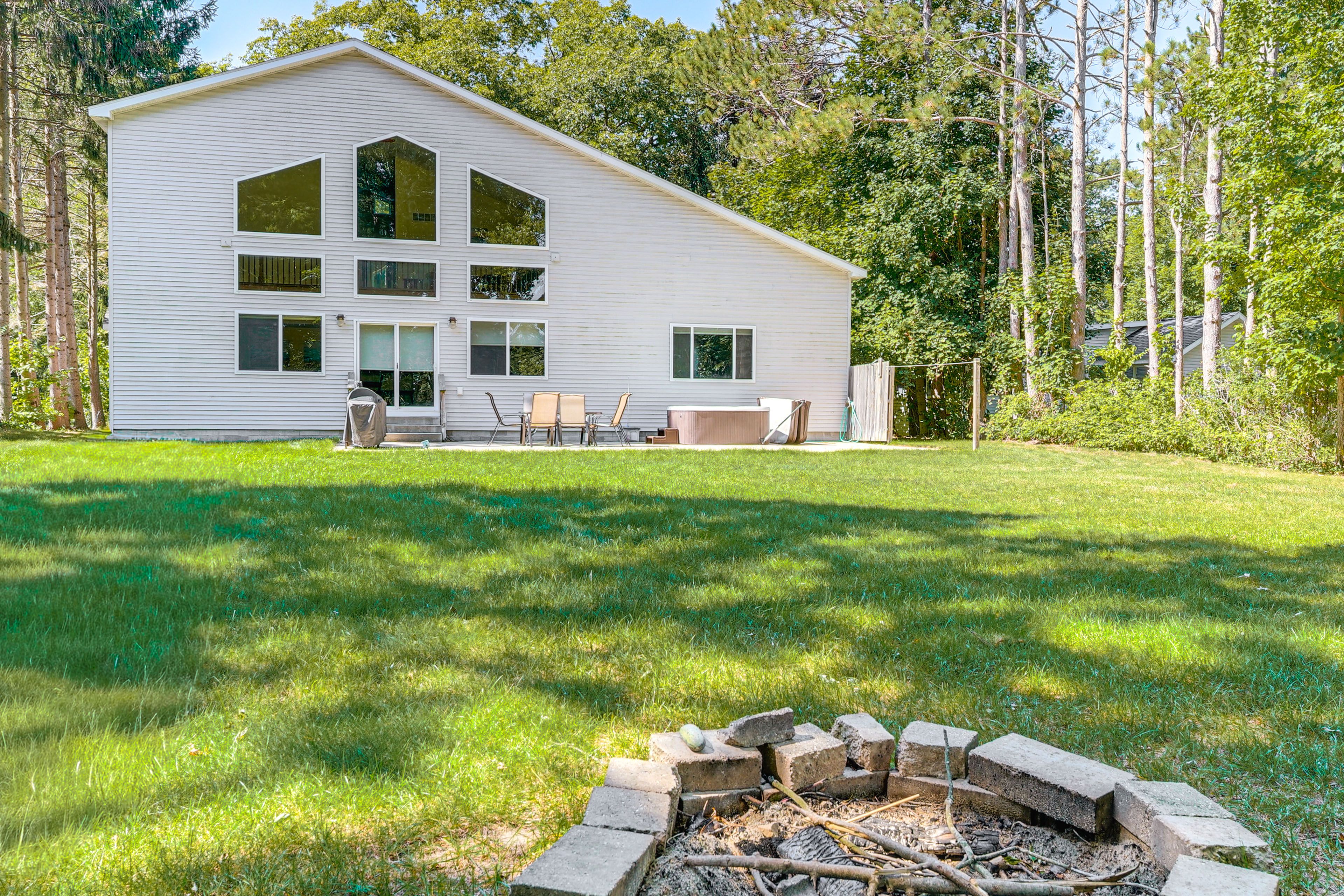 Exterior | Wood-Burning Fire Pit