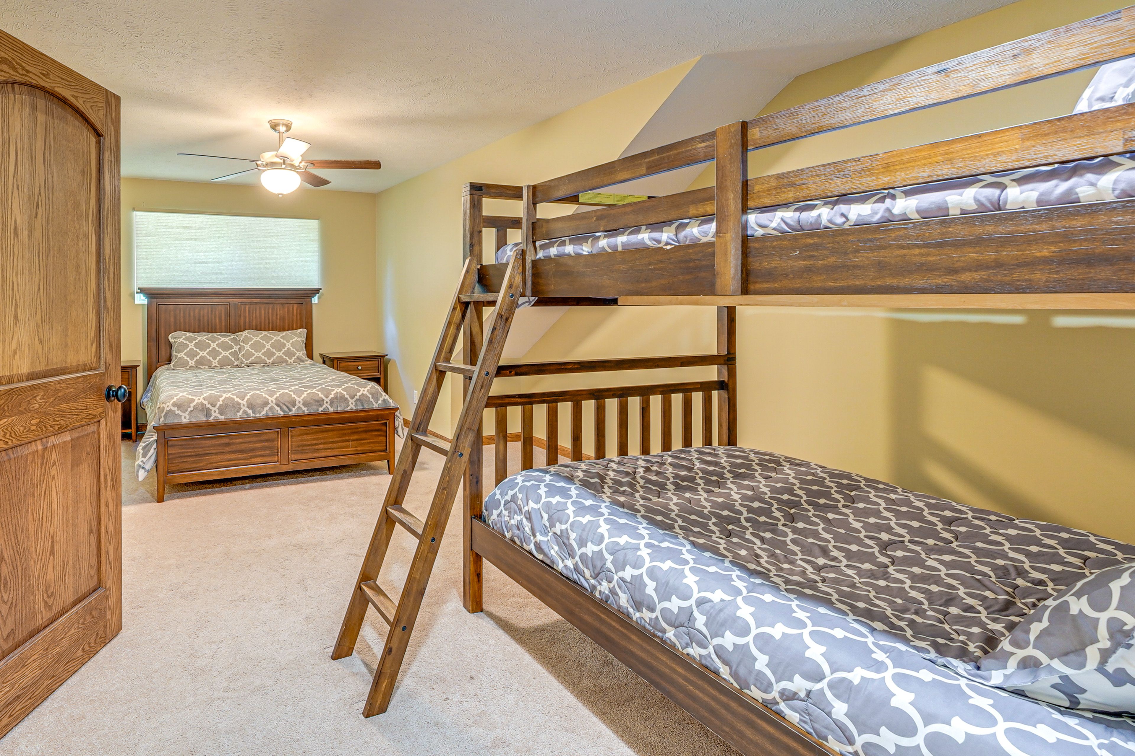 Bedroom 5 | Queen Bed | Full Bunk Bed