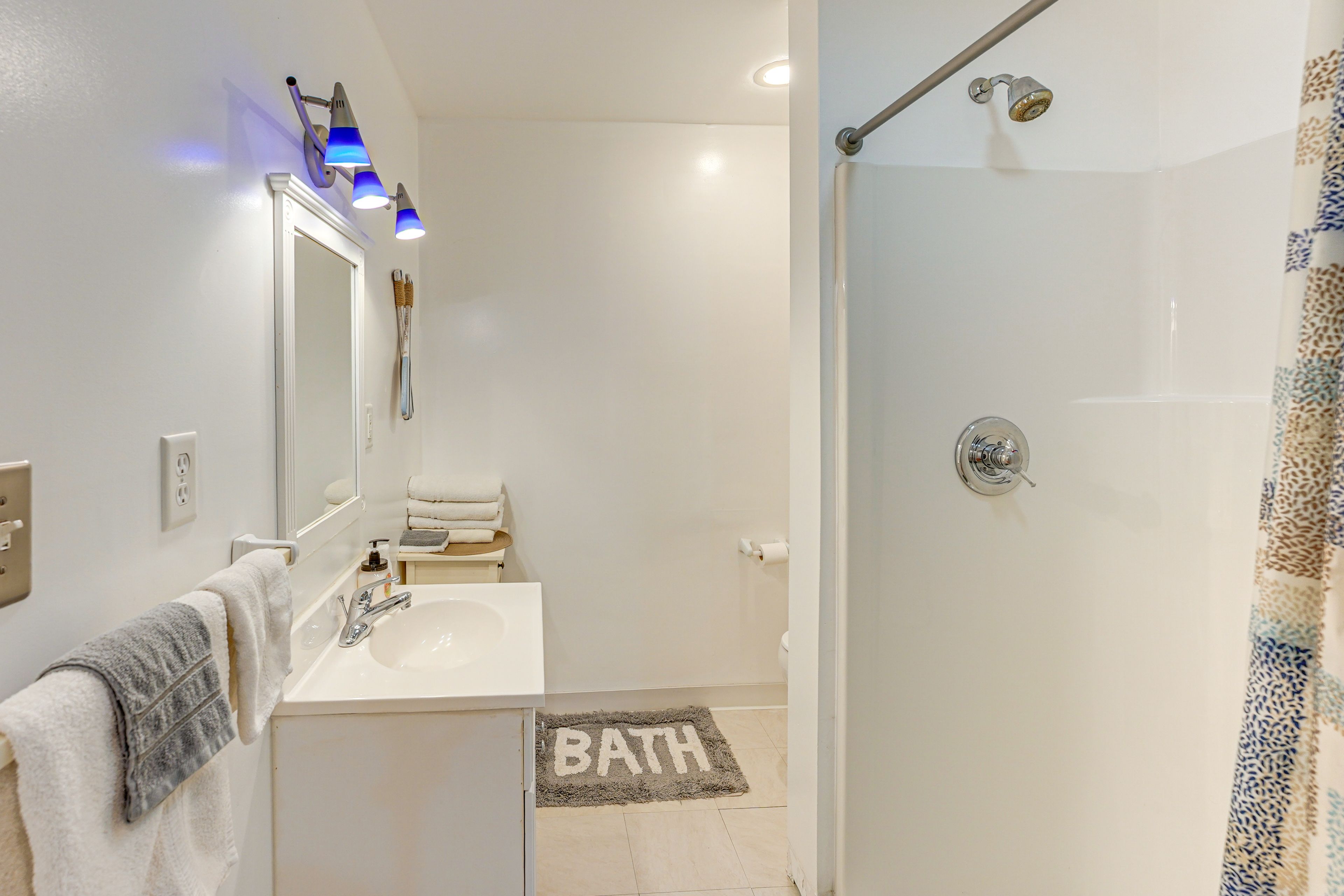 Full Bathroom | Towels & Linens Provided