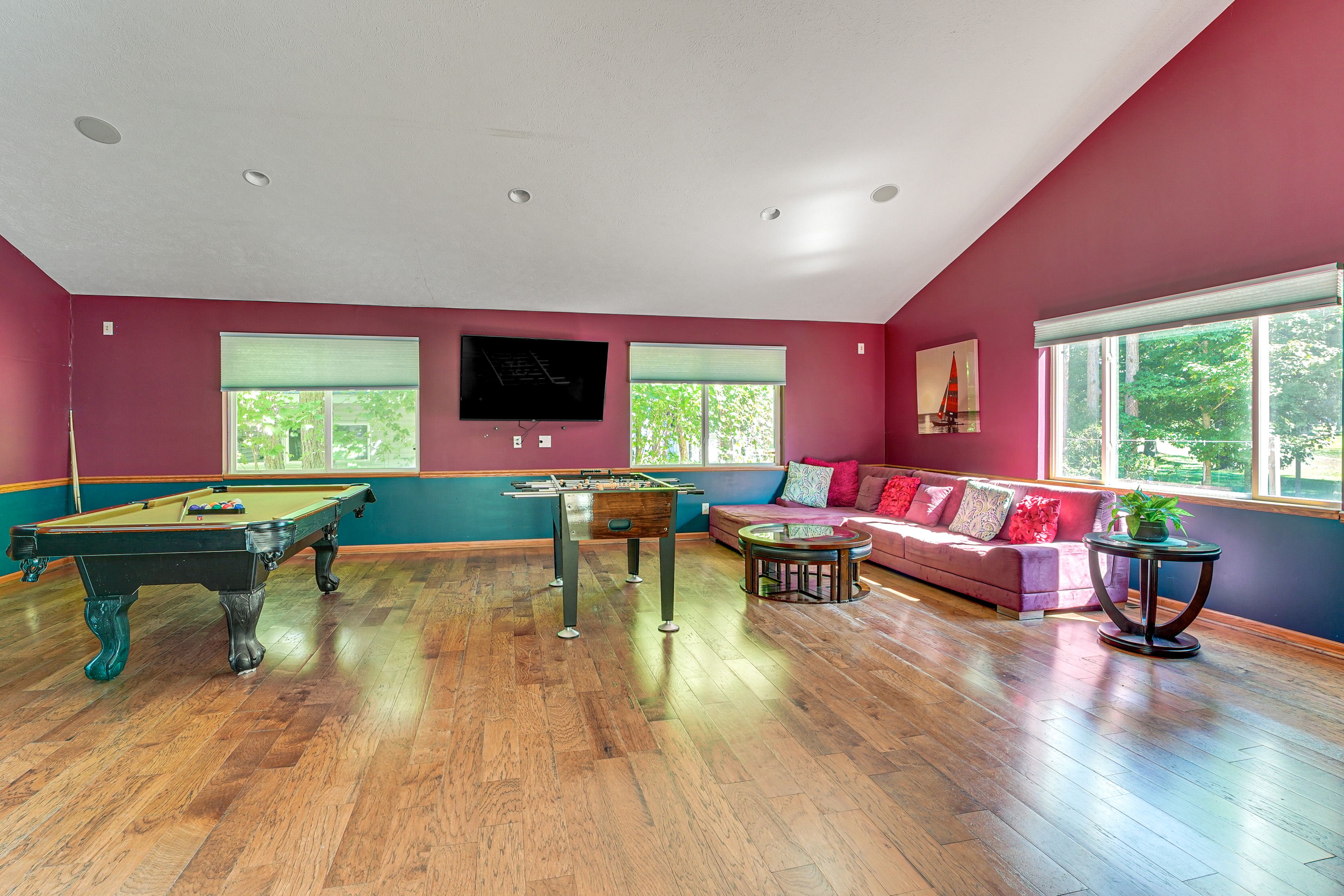 Game Room | Smart TV | Bar Area