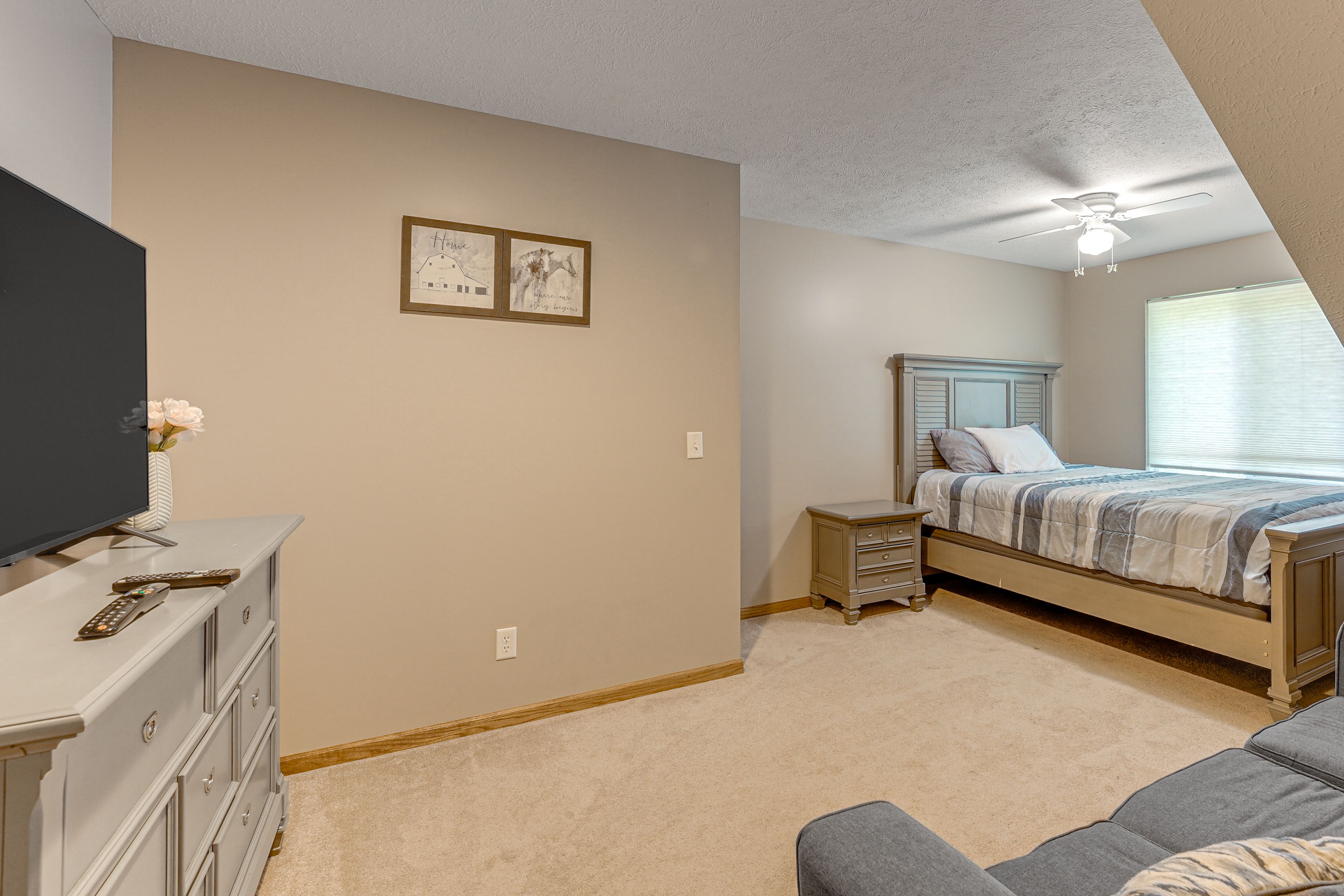 Bedroom 3 | Queen Bed