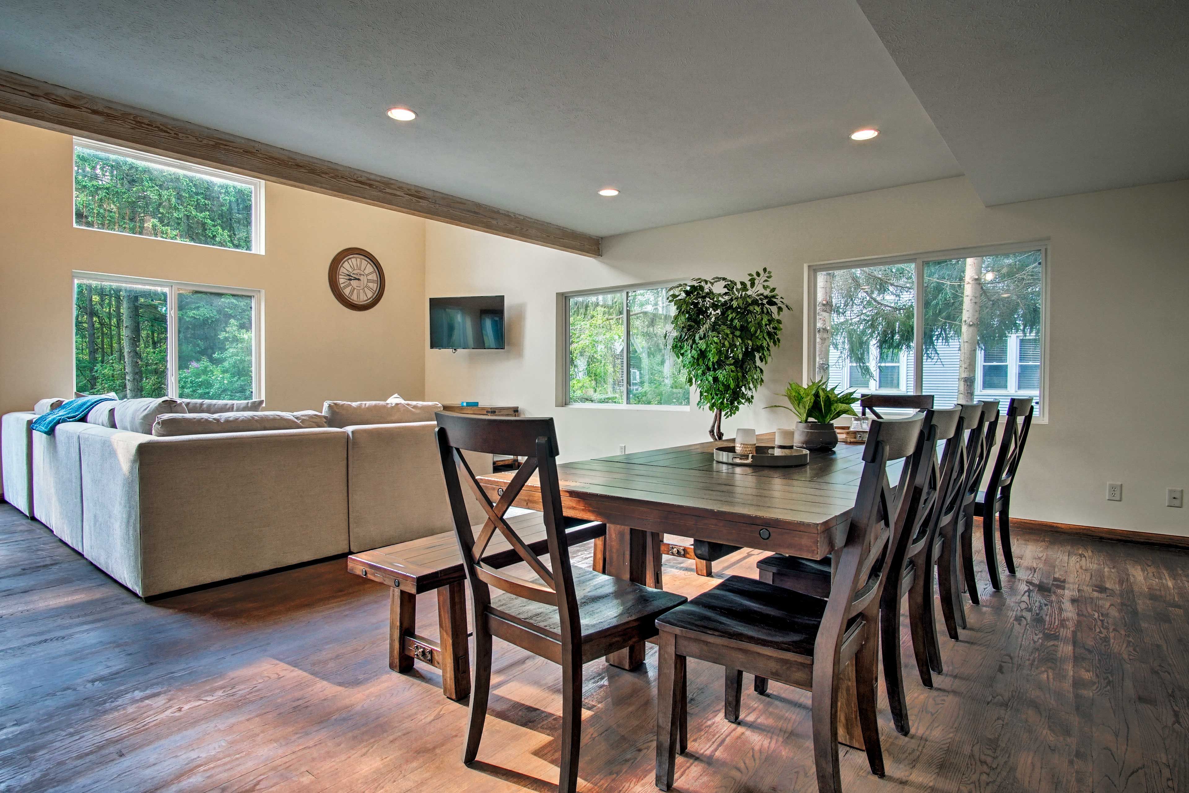 Dining Area | Dishes & Flatware Provided