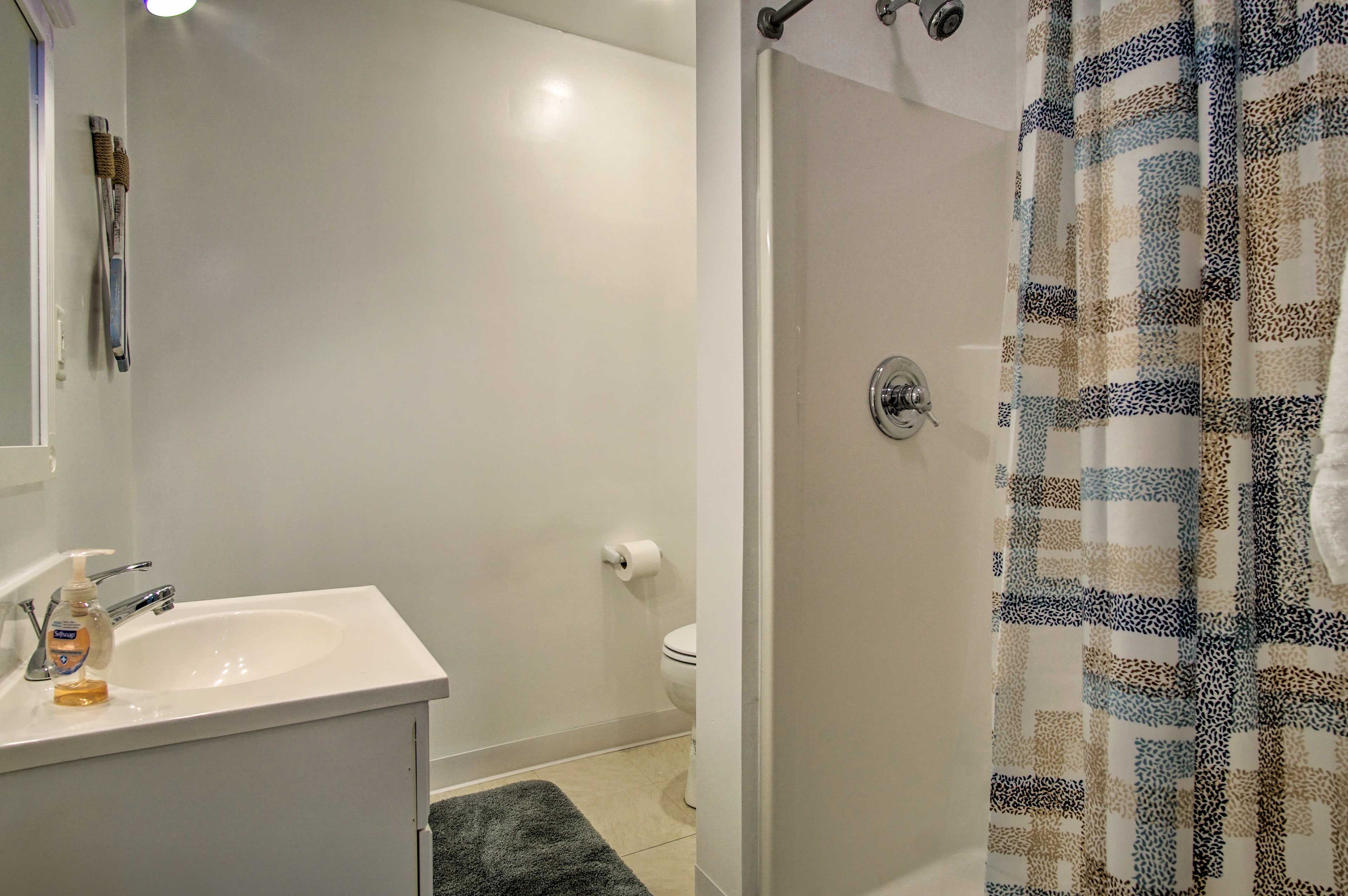 Full Bathroom | Towels & Linens Provided