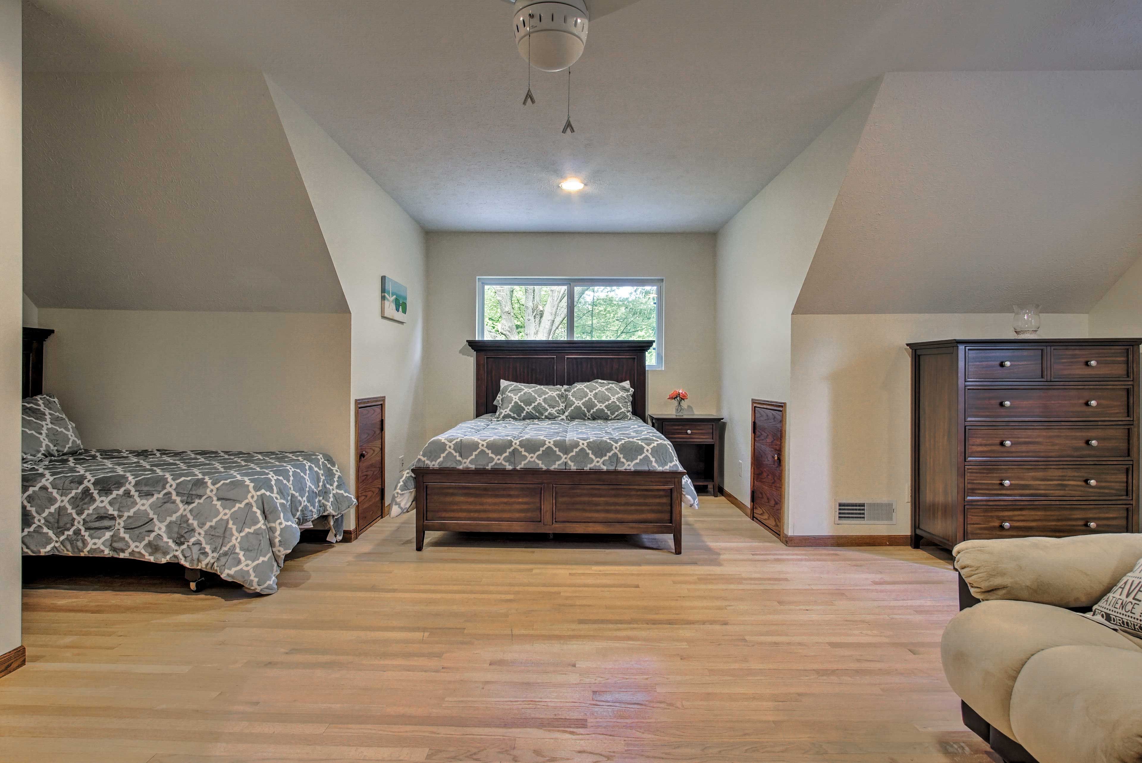 Bedroom 6 | Queen Bed | Twin Bed | Futon