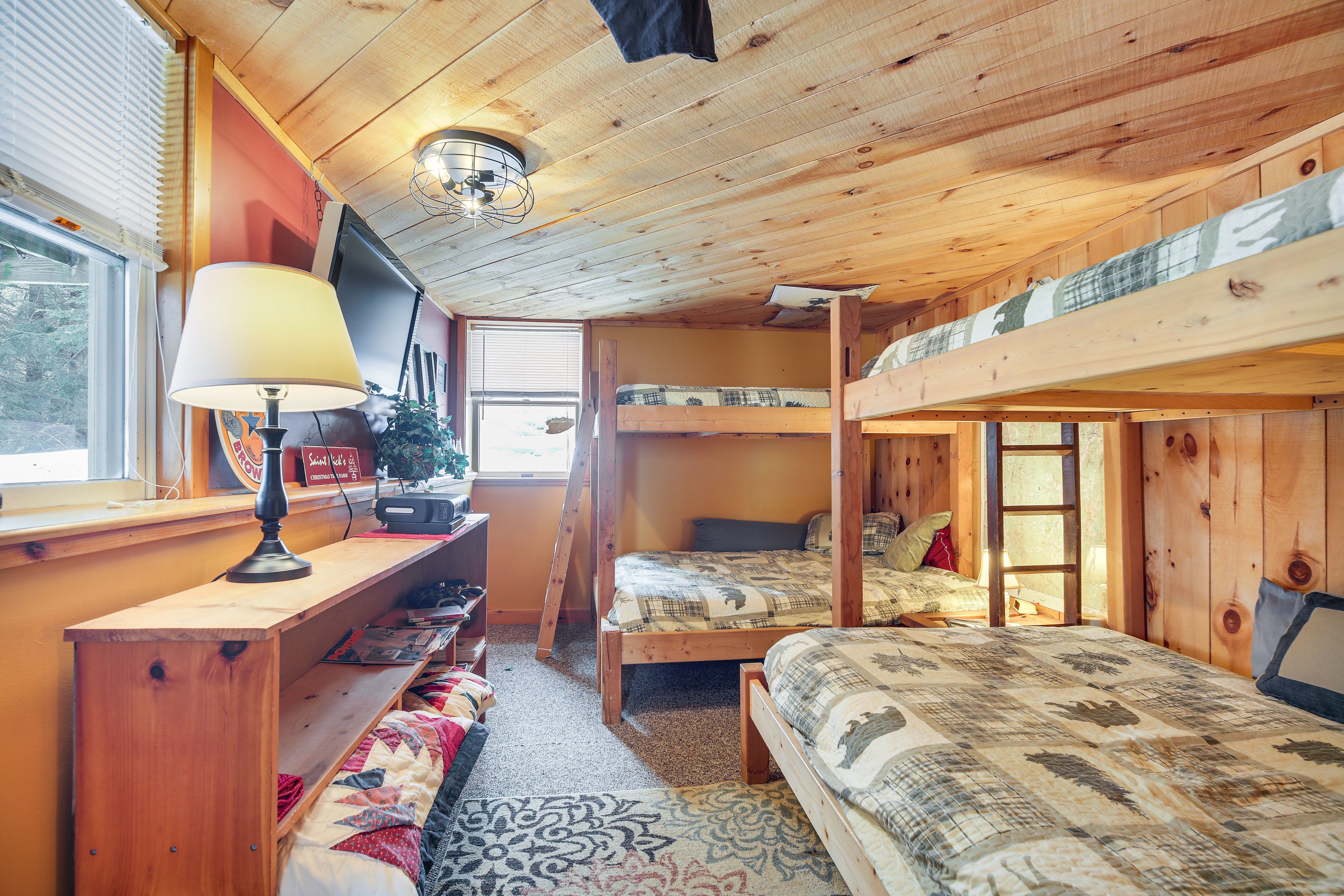 Bedroom 4 | 2 Twin/Queen Bunk Beds | Basement