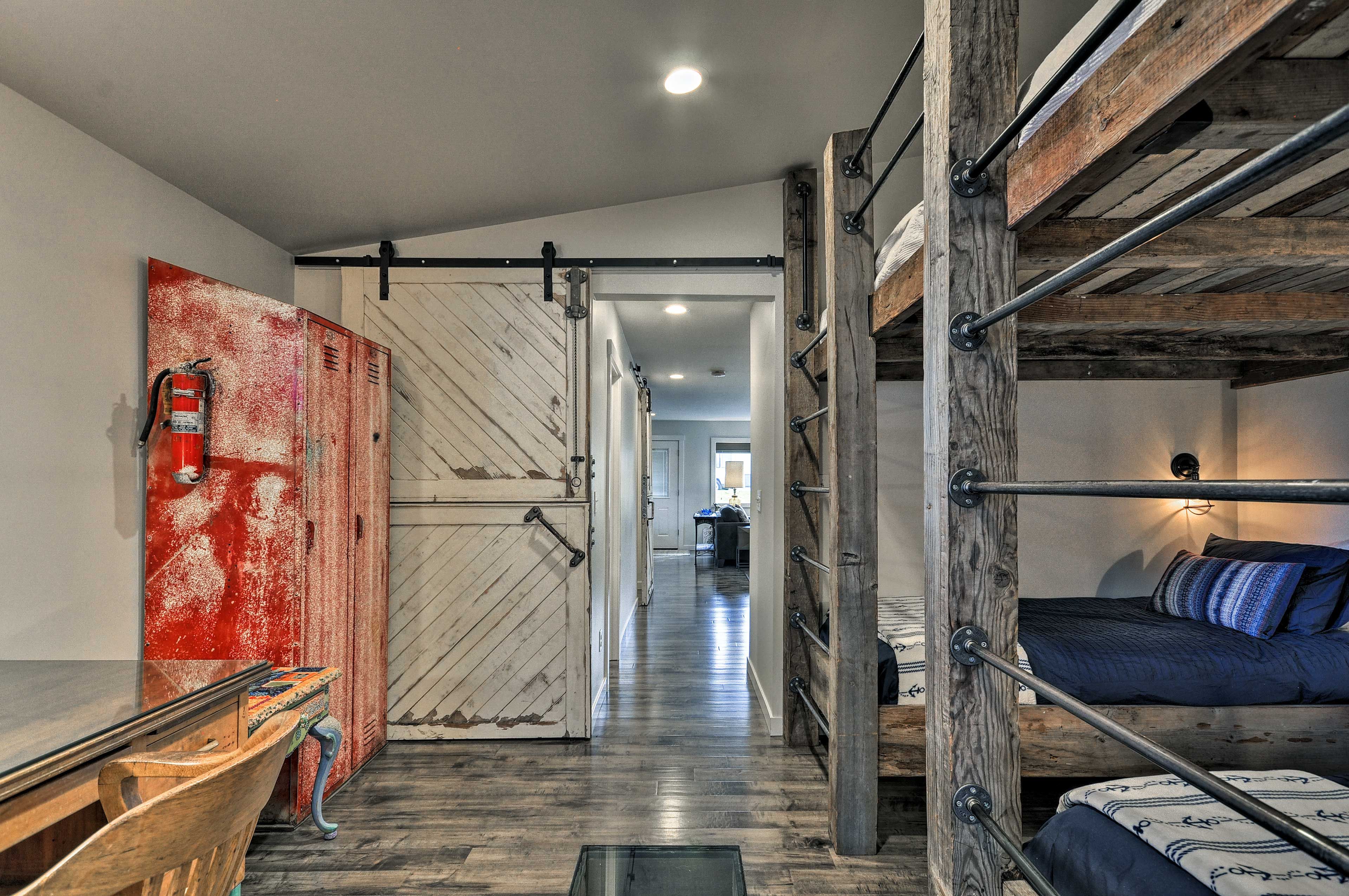 Bunk Room | 2 Twin Beds | 2 Lofted Queen Beds | Desk