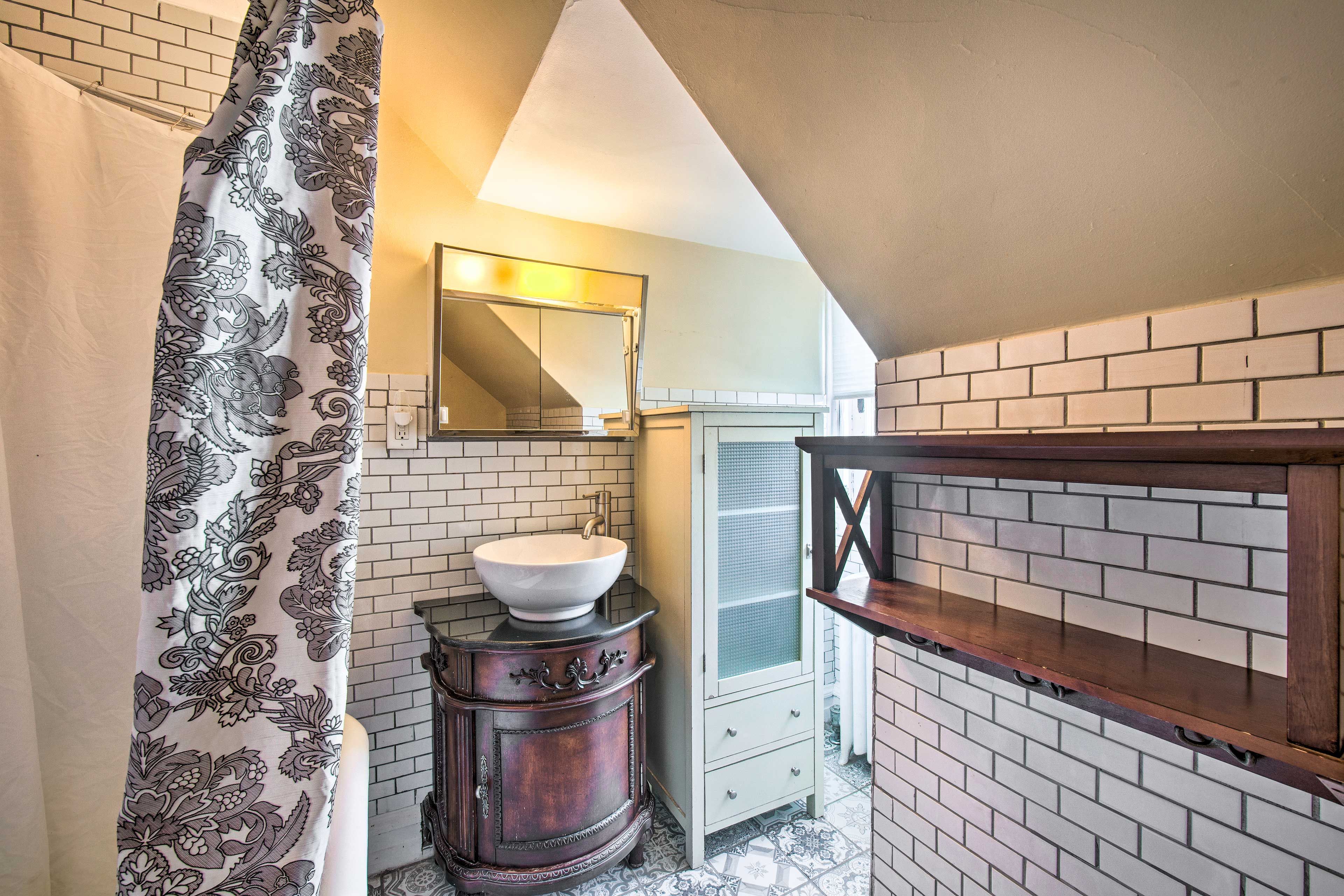 Full Bathroom | Hair Dryer