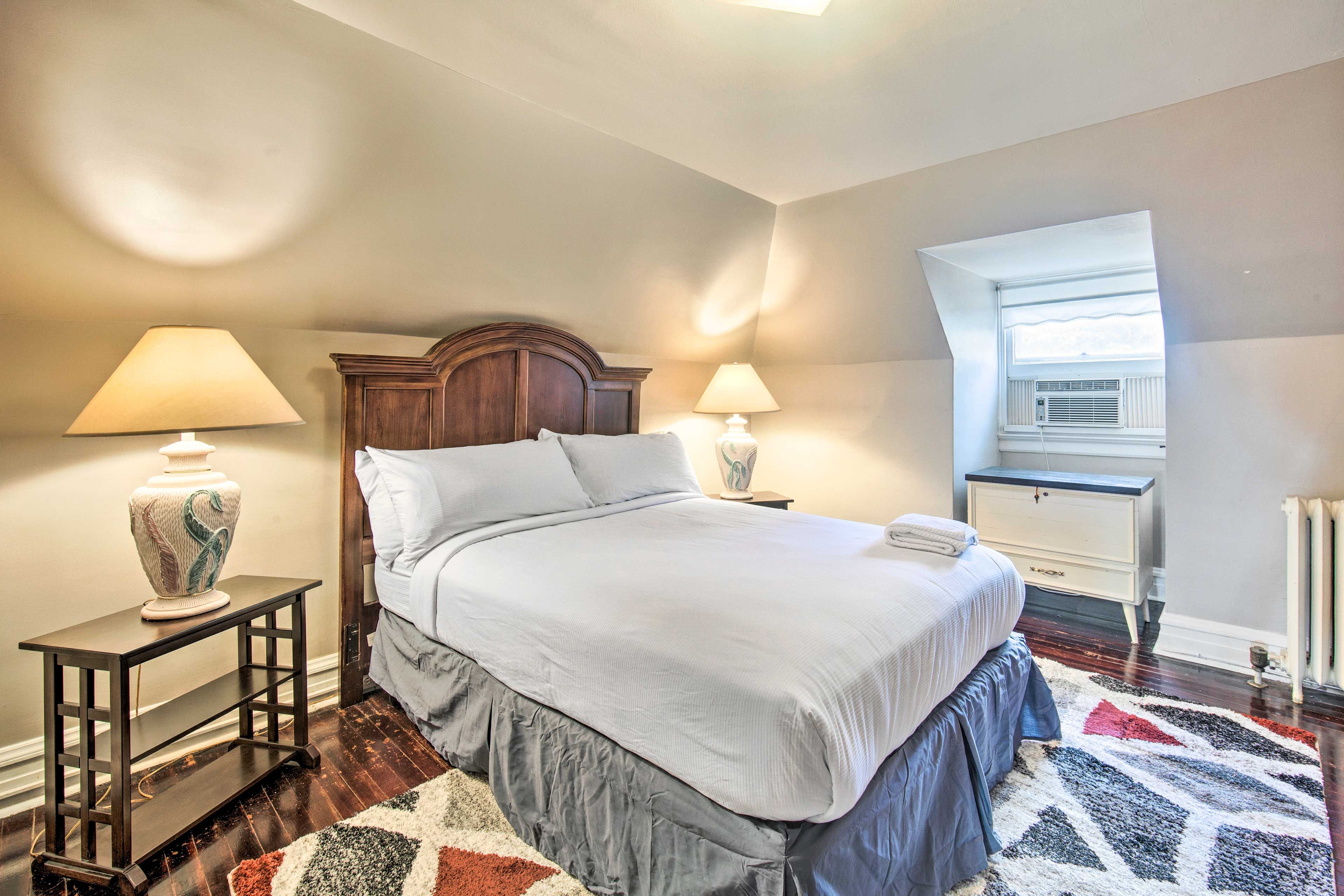 Bedroom 3 | Queen Bed