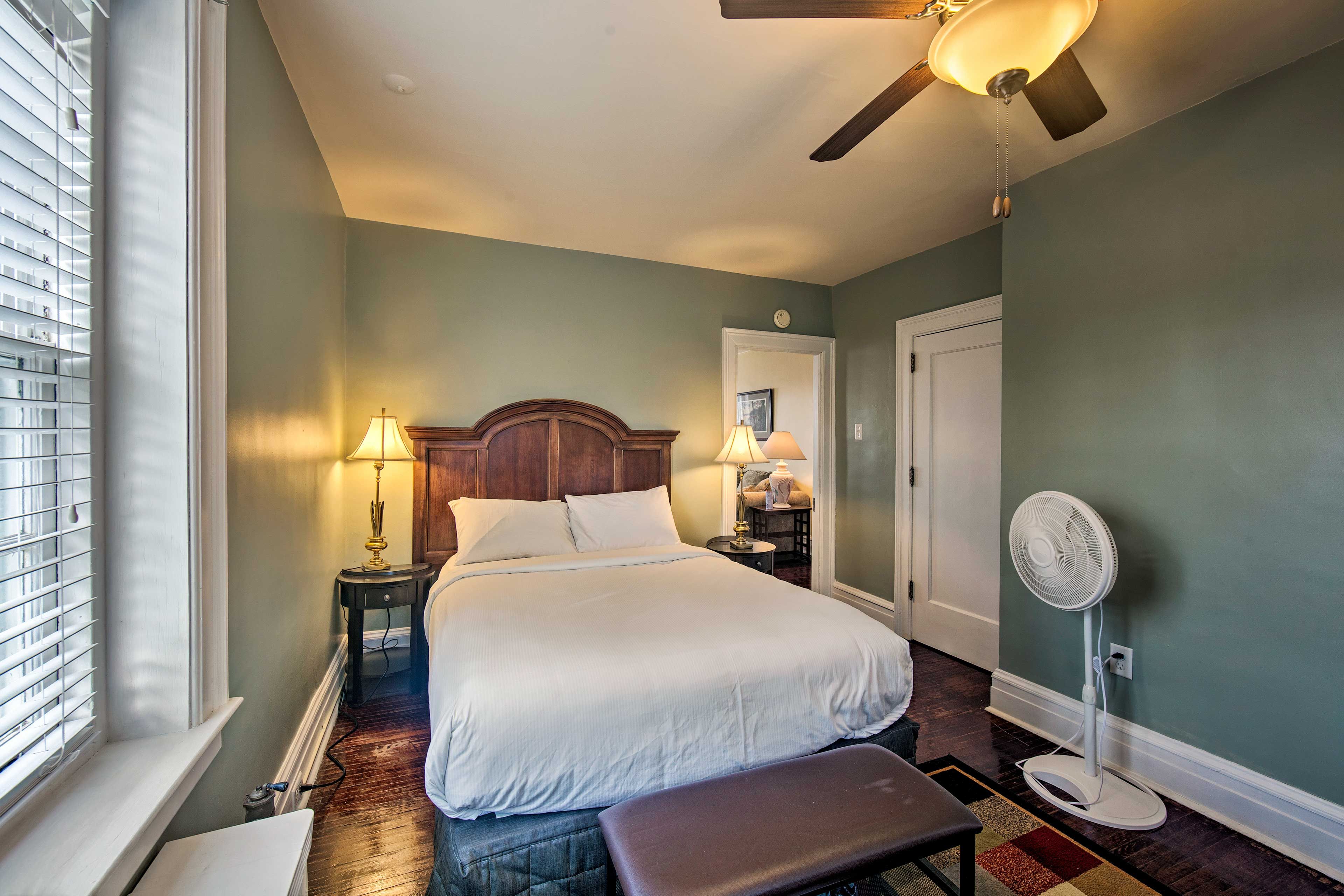 Bedroom 1 | Queen Bed | En-Suite Bathroom