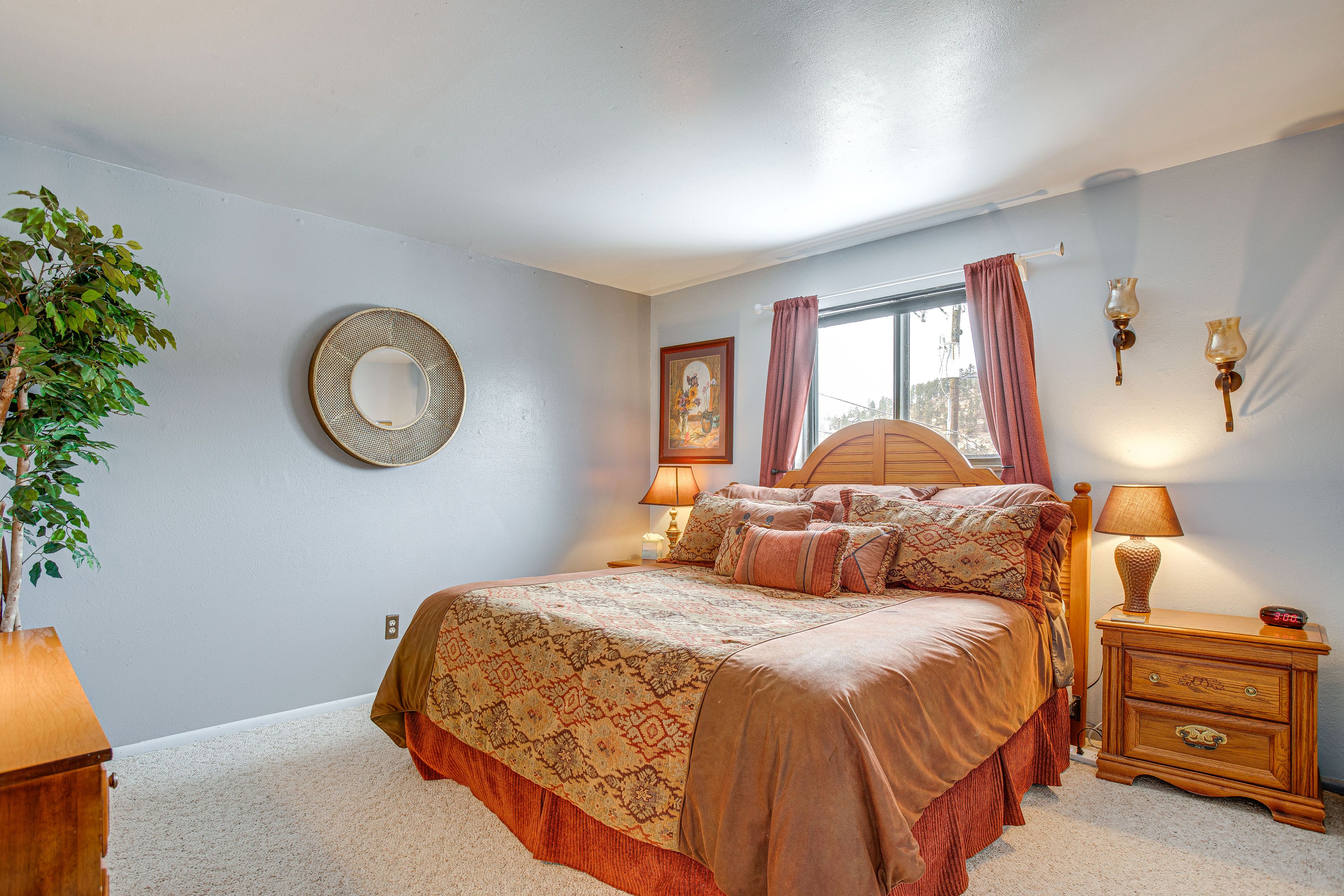 Bedroom 2 | King Bed | 2nd Floor