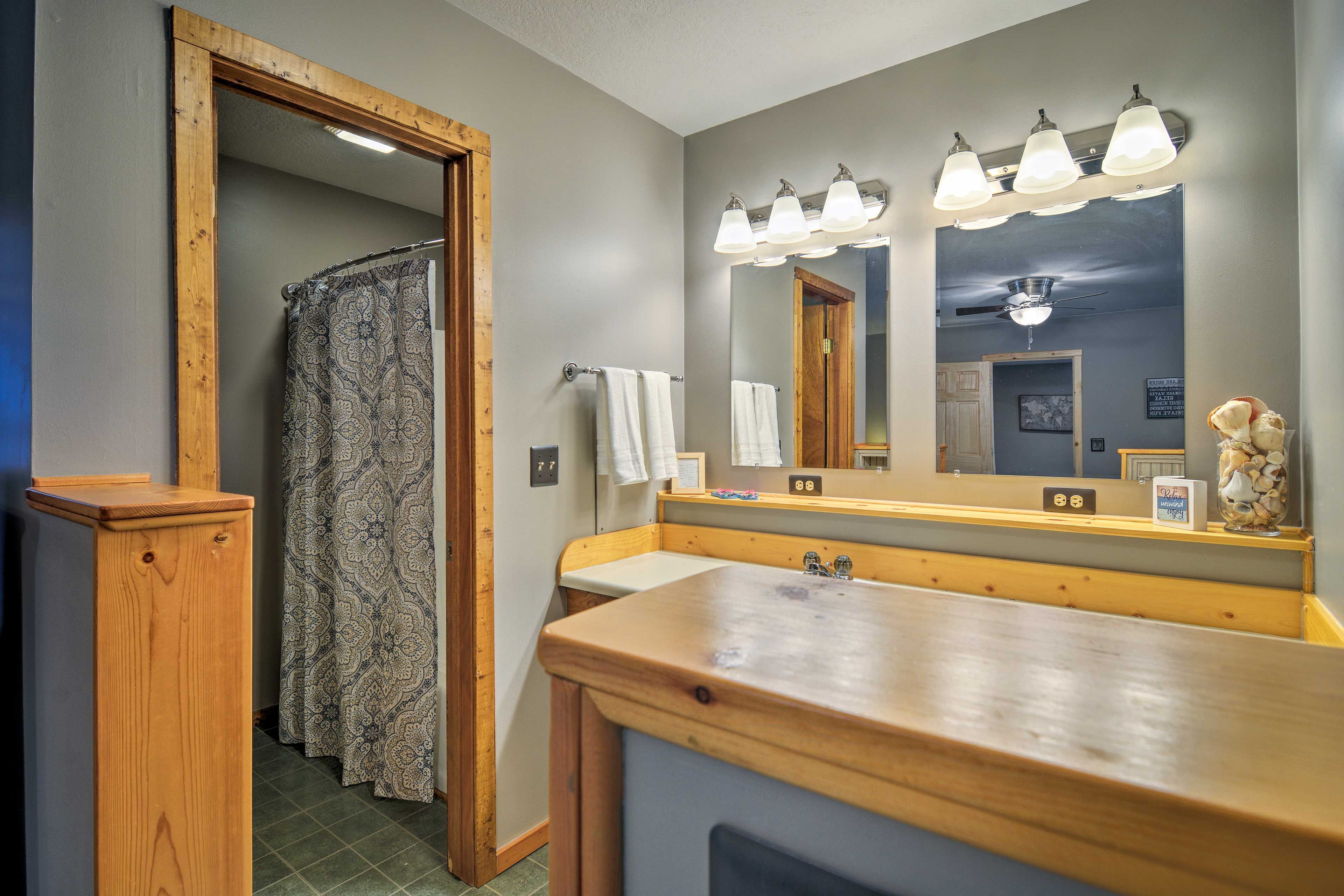 En-Suite Bathroom | Towels Provided