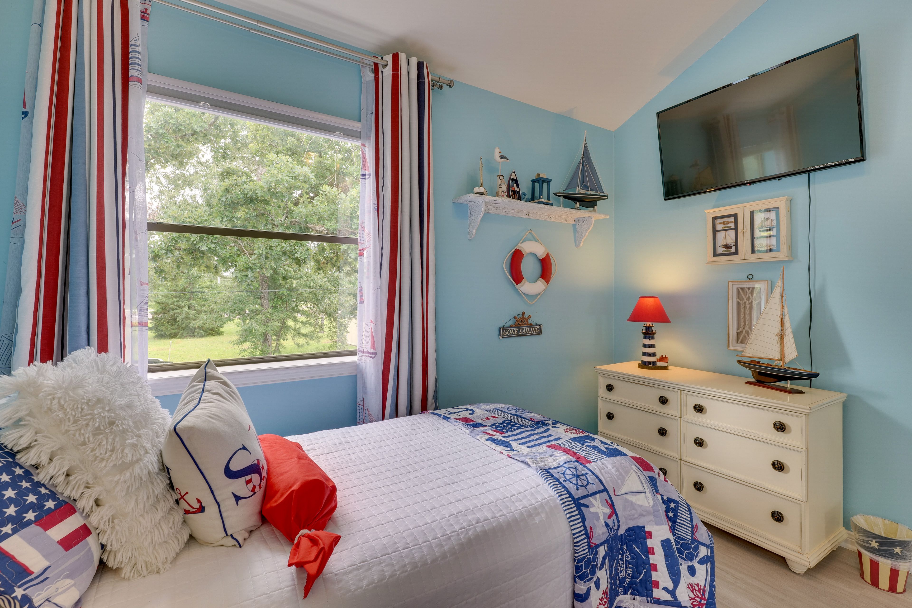 Sailboat Bedroom | 55" Smart TV