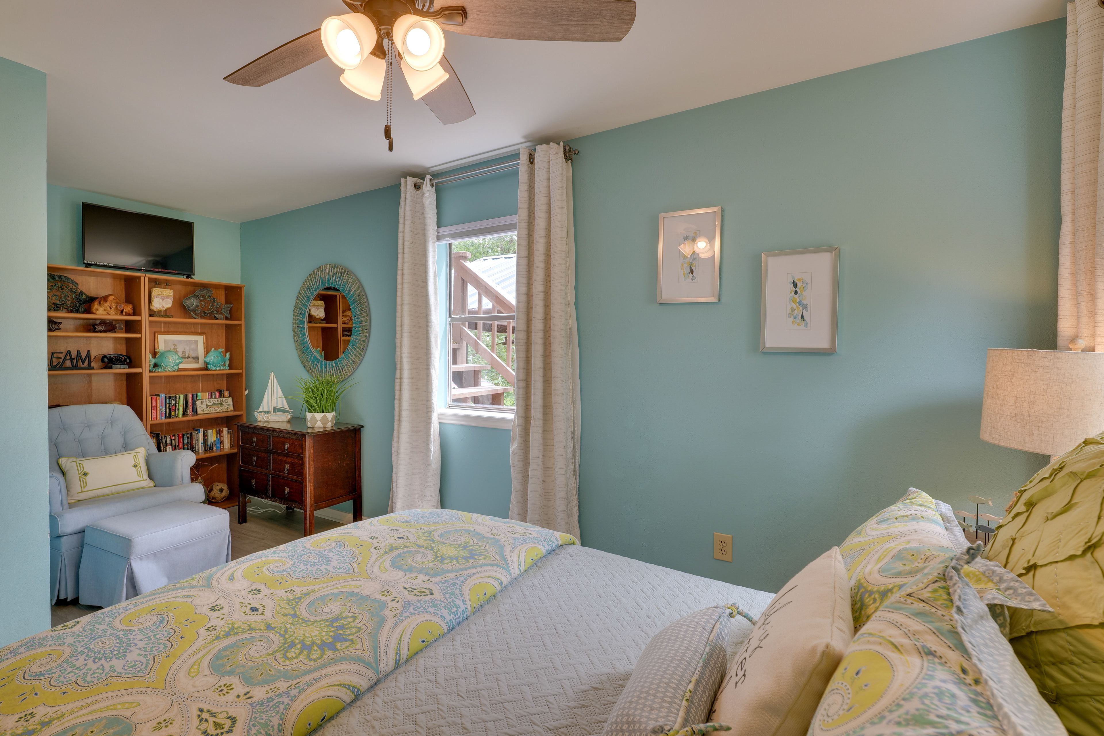 SeaGlass Bedroom | Reading Nook