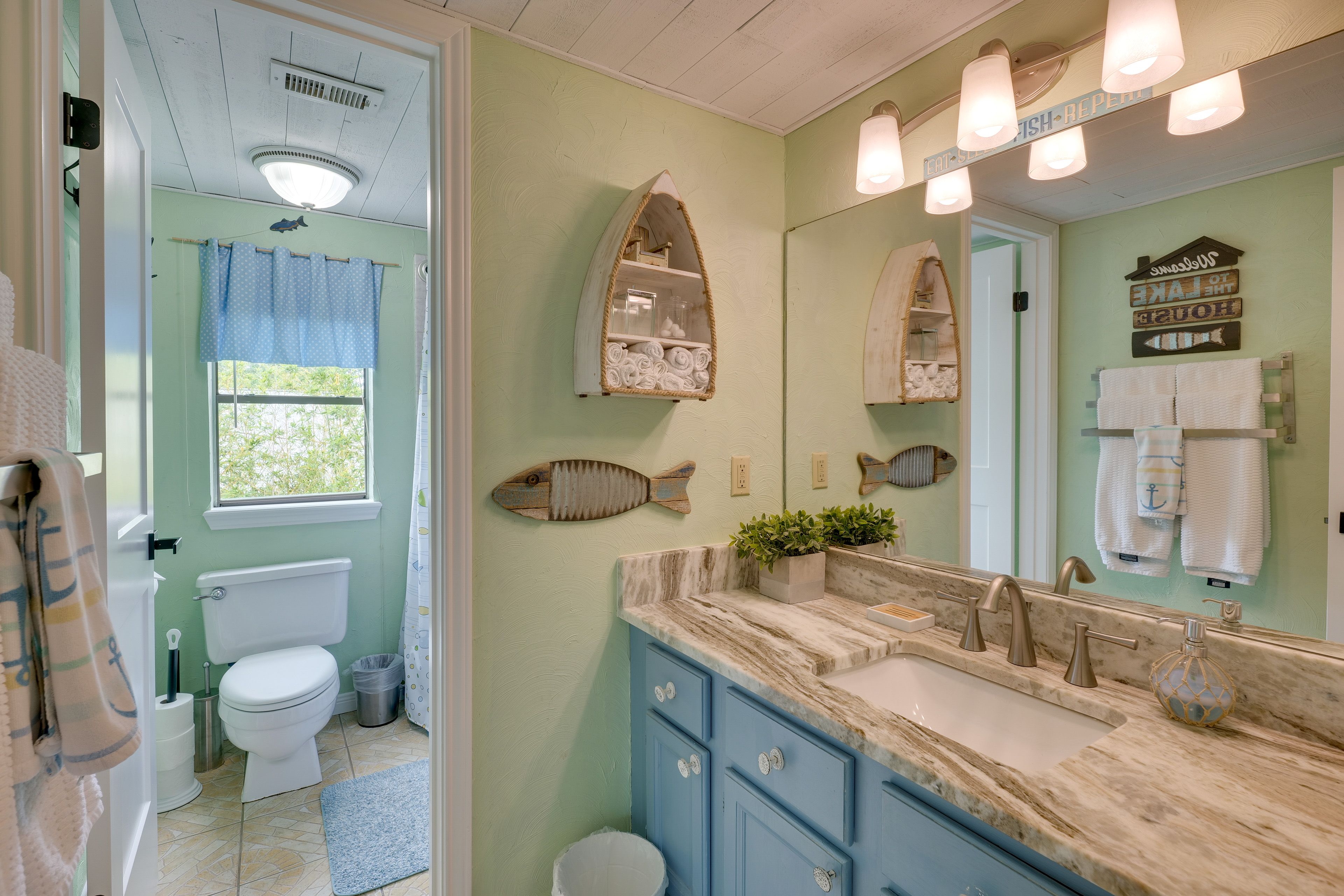 Full Bathroom | Middle Bathroom