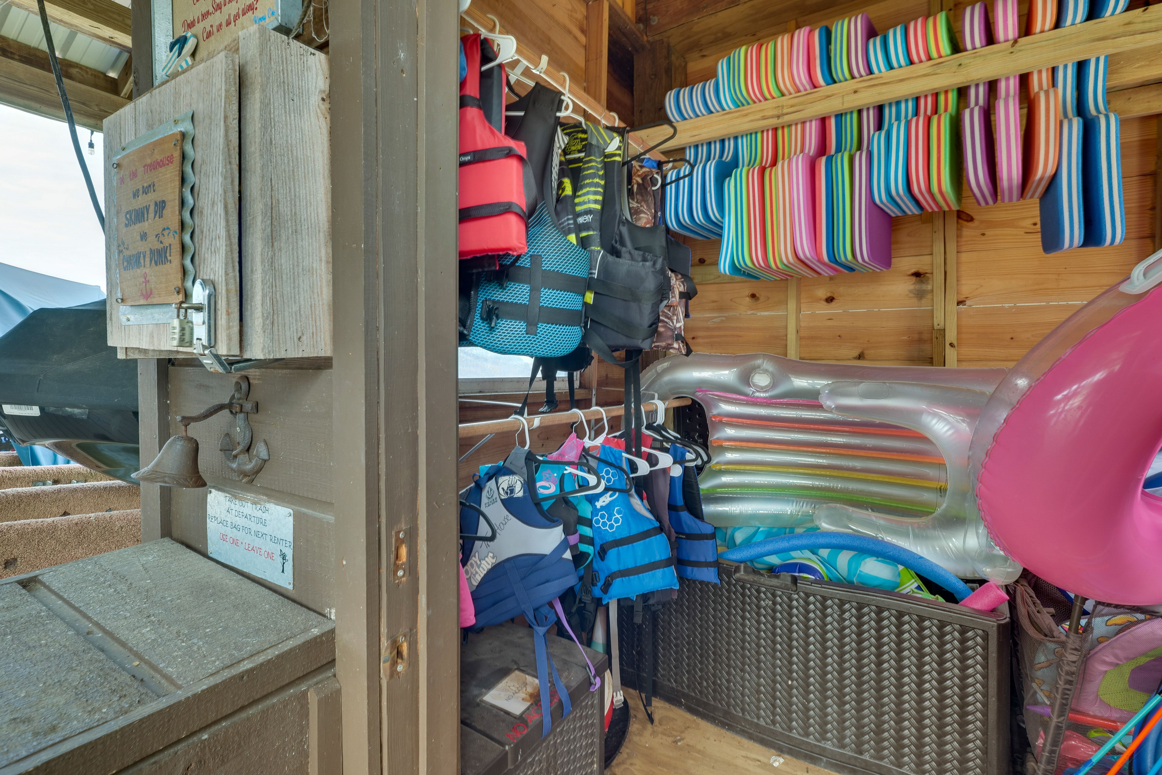 Life Jackets | Water Toys | Floats