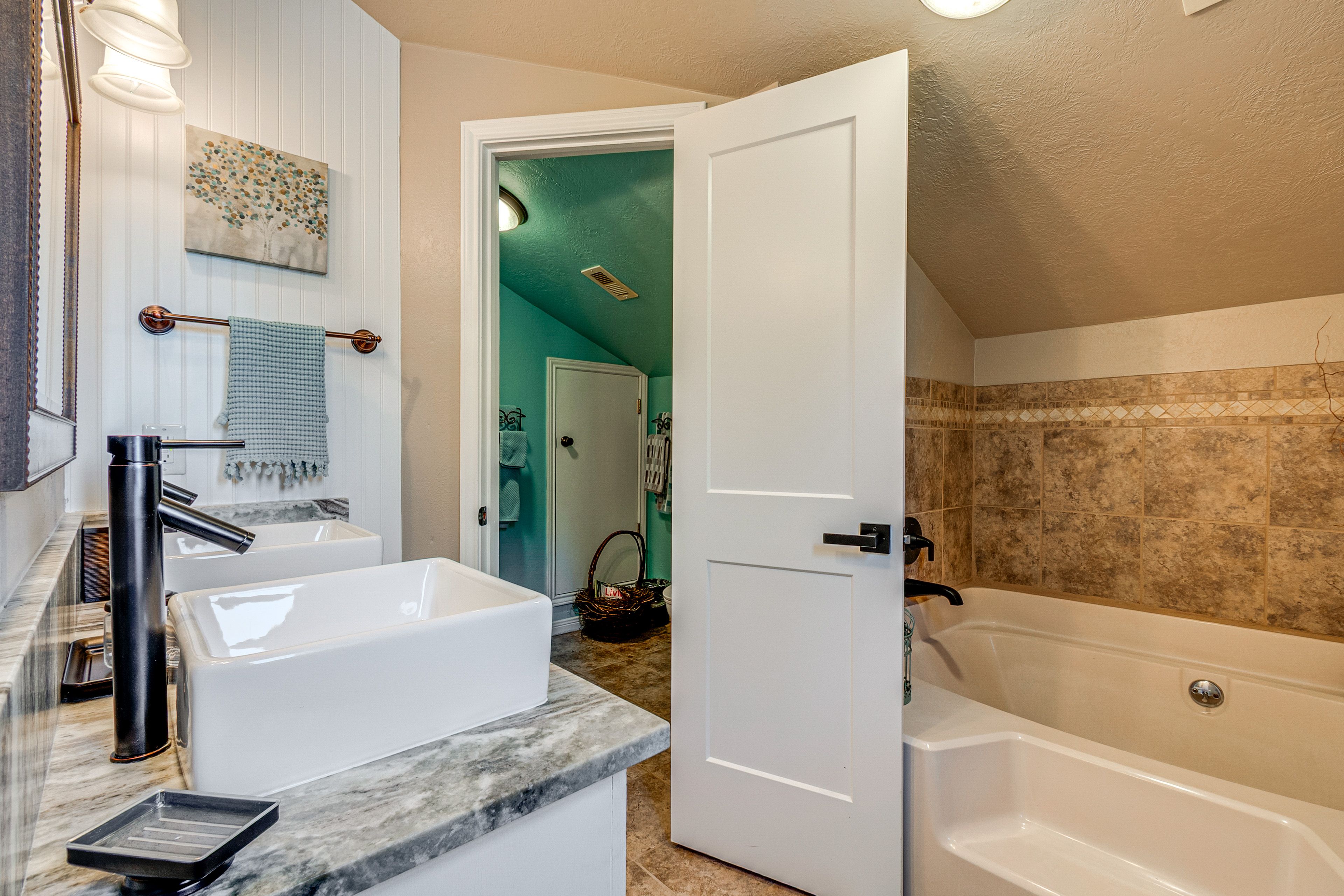 En-Suite Bathroom | Garden Tub | Separate Shower