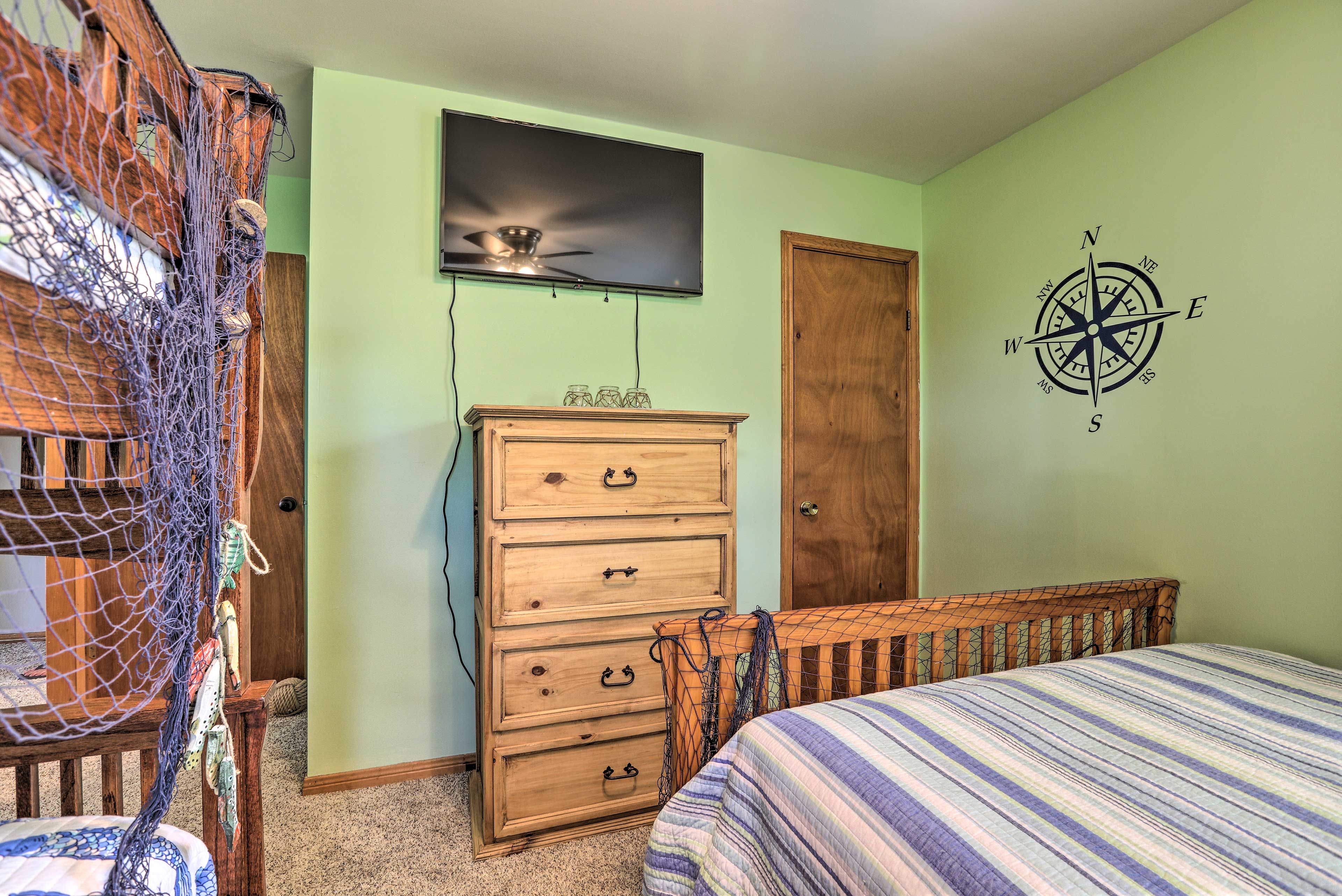 Fish Bedroom | 55" Smart TV