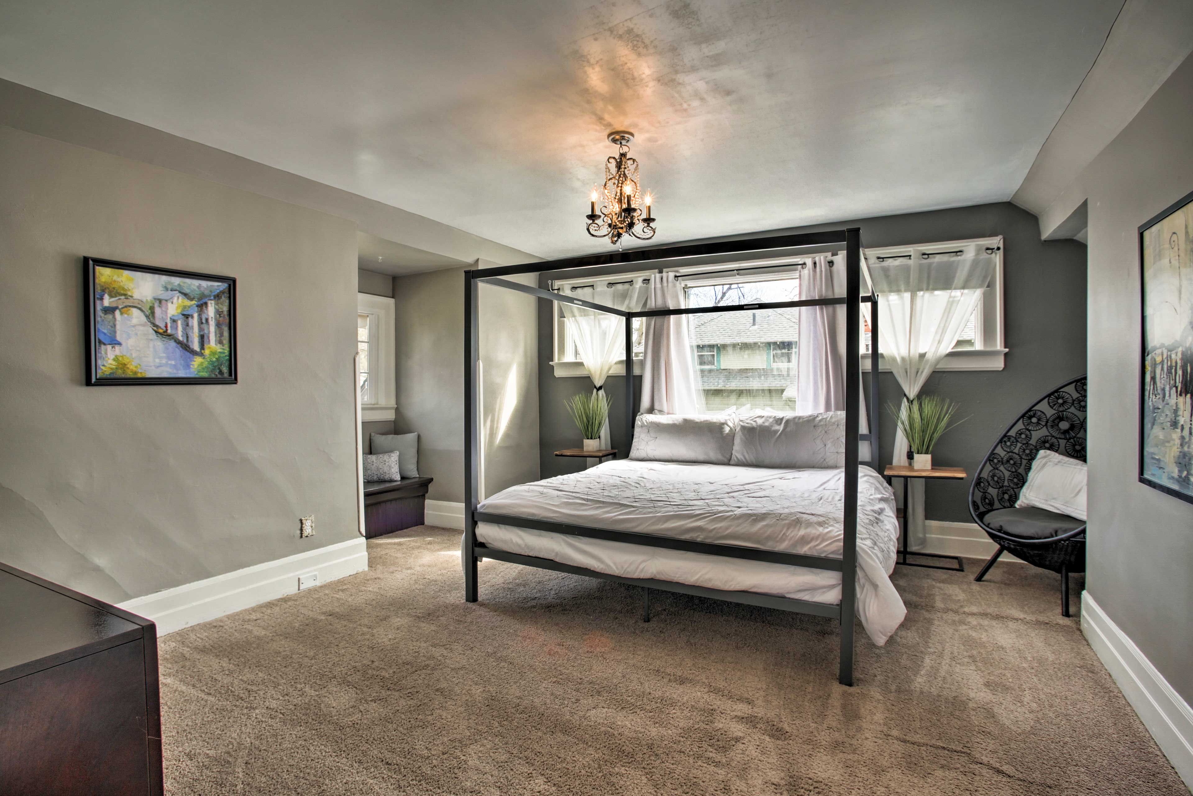 Bedroom 1 | Queen Bed