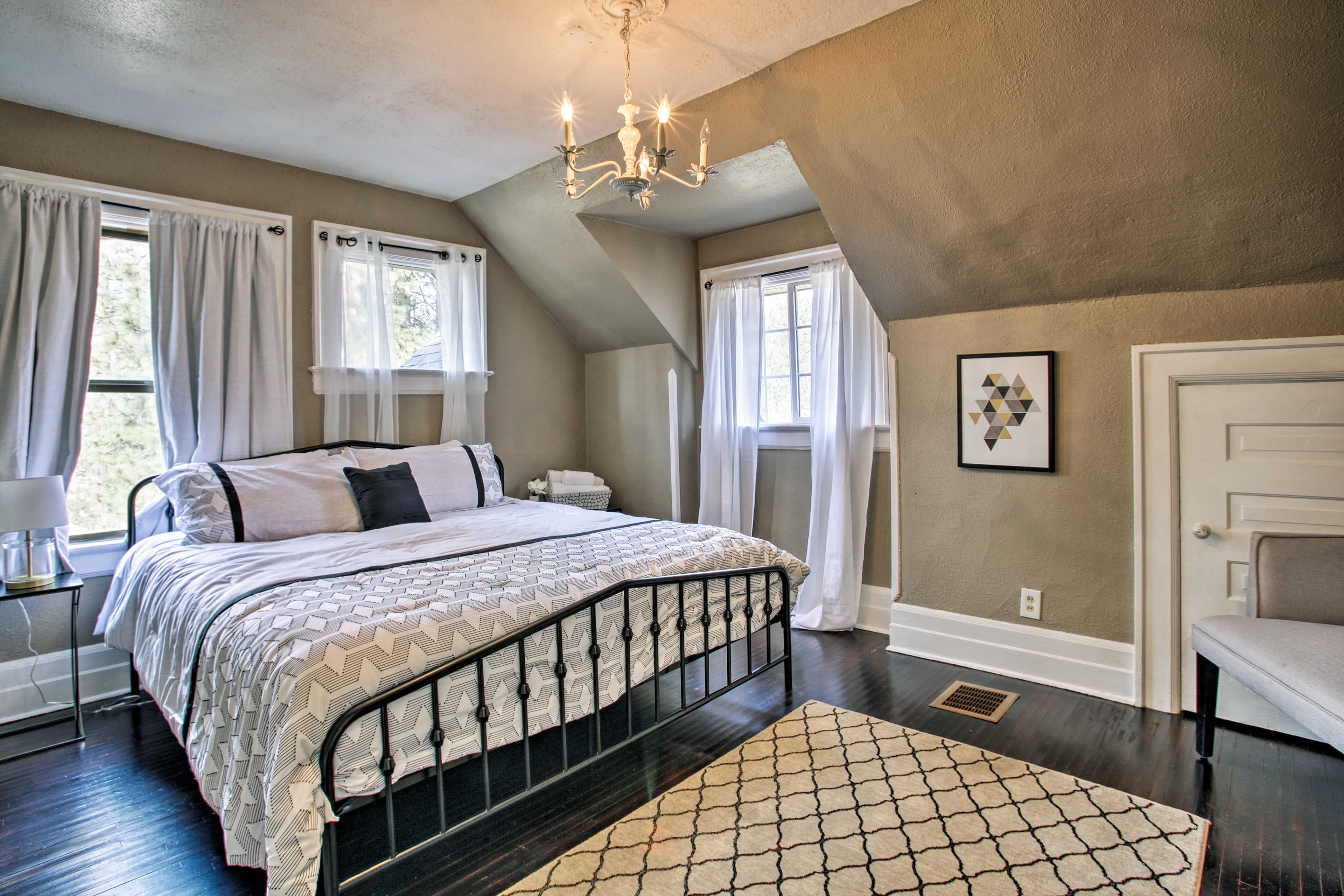 Bedroom 3 | King Bed