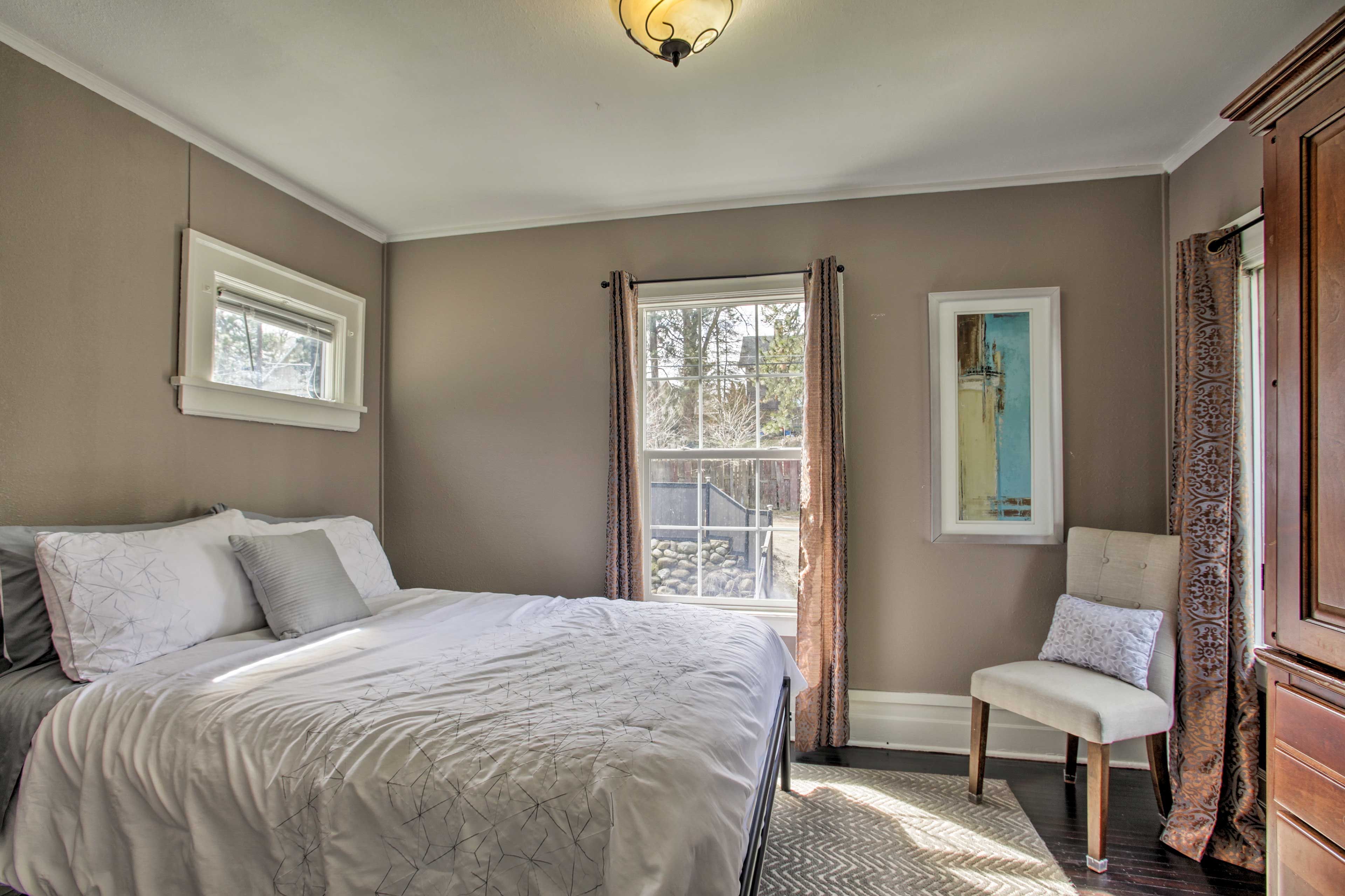Bedroom 4 | Queen Bed