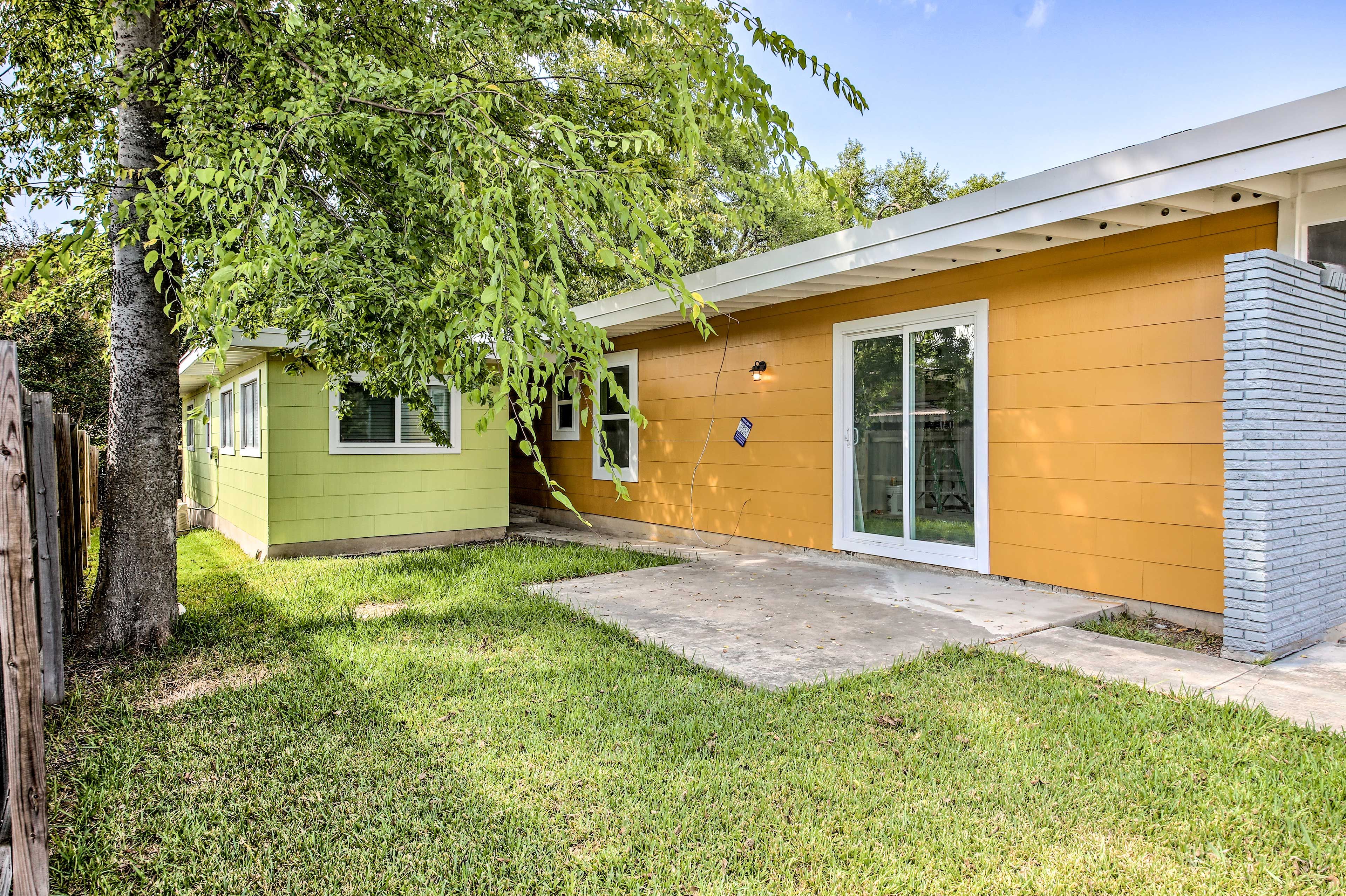 This home is conveniently located 5 to 10 minutes from the San Antonio Airport!