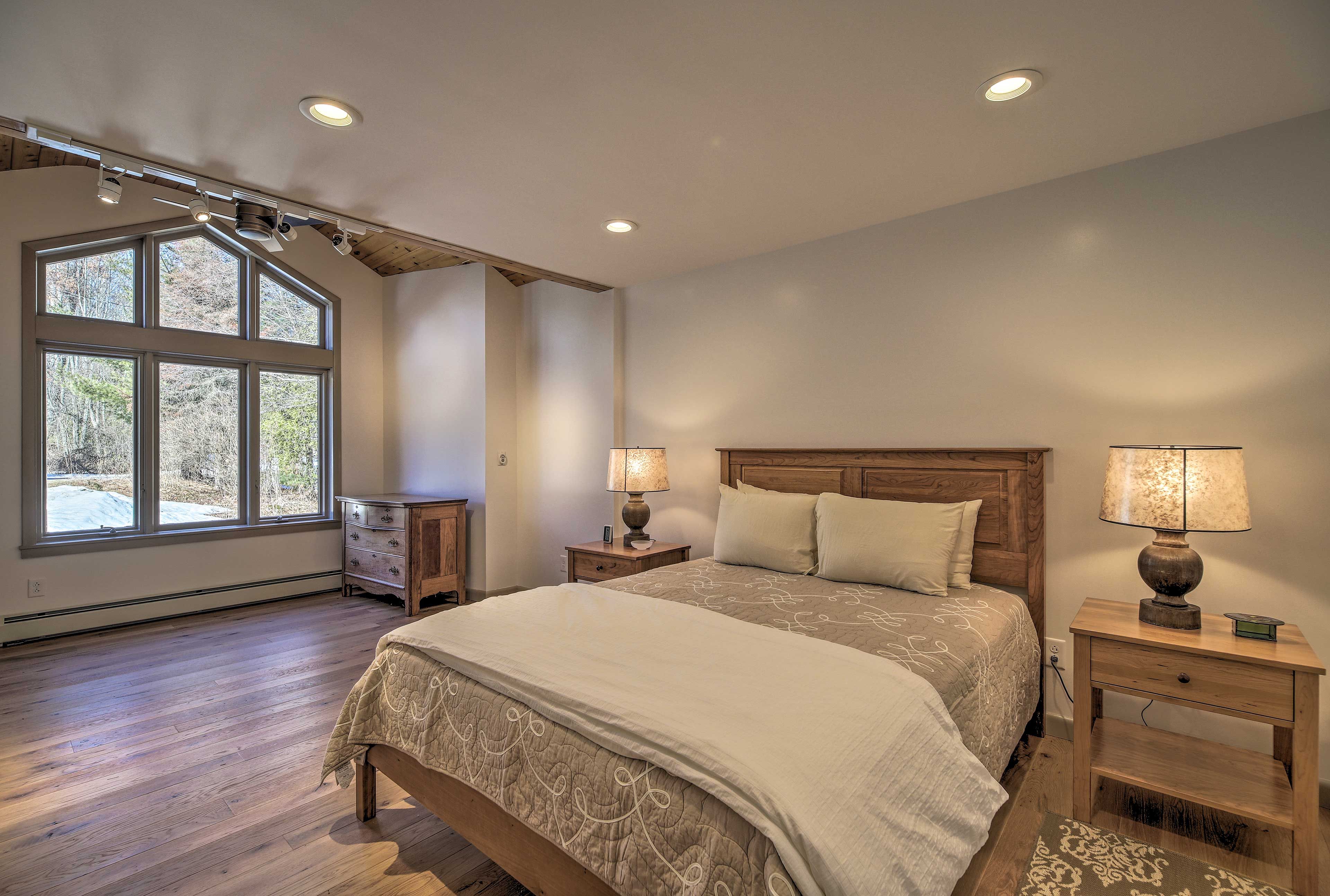 Bedroom 1 | King Bed | Linens Provided