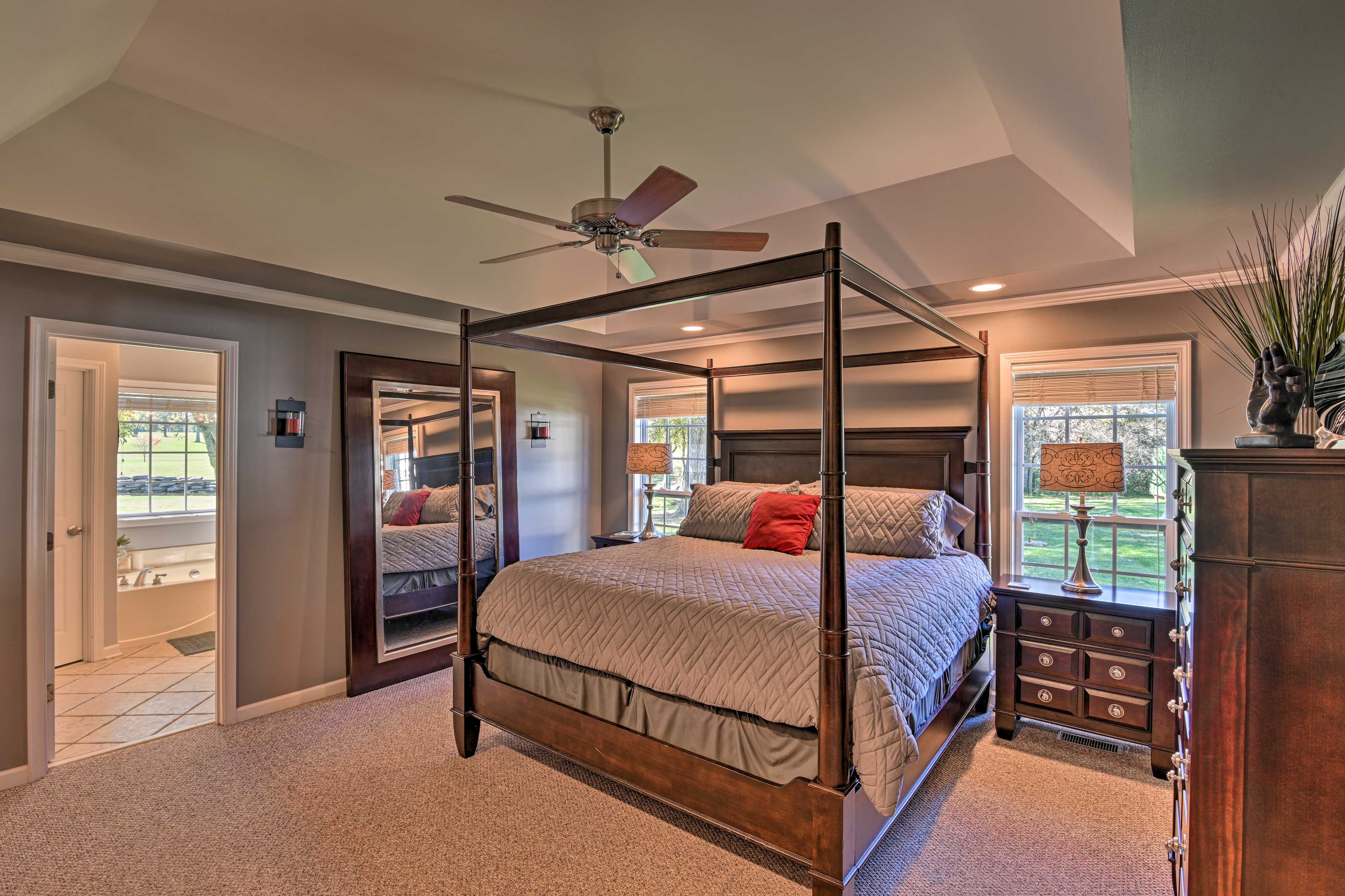 Bedroom 1 | King Bed