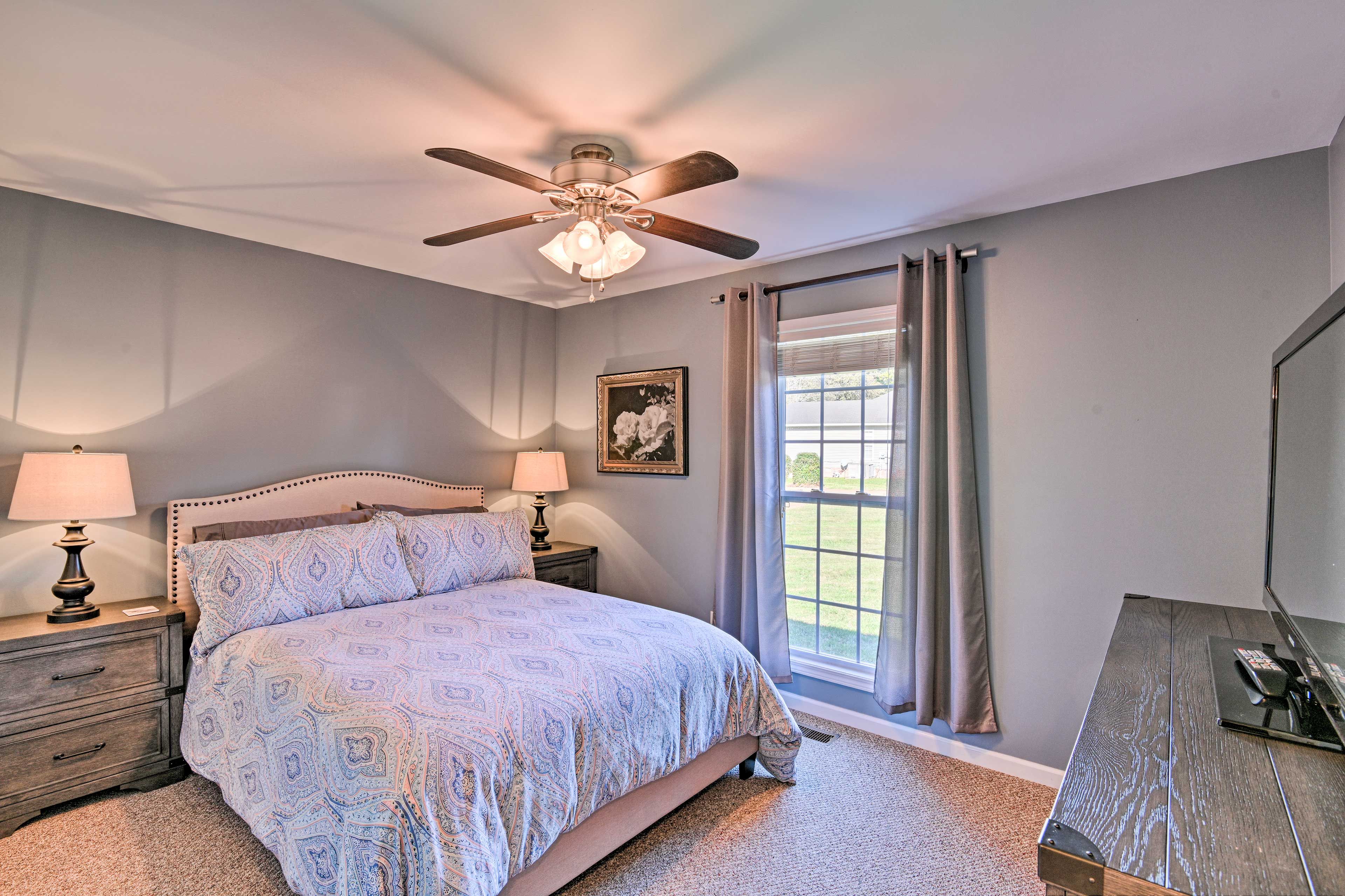 Bedroom 2 | Queen Bed